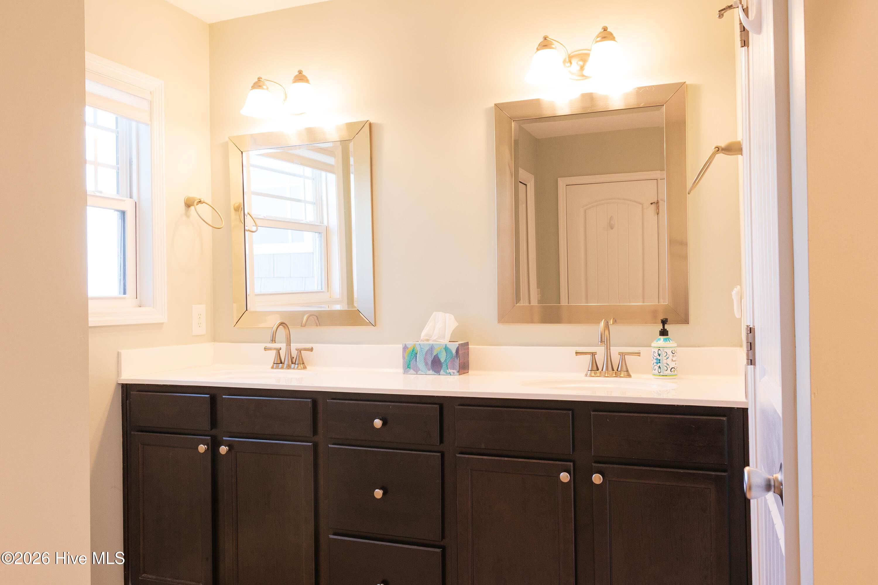 100559120 | Photo 30