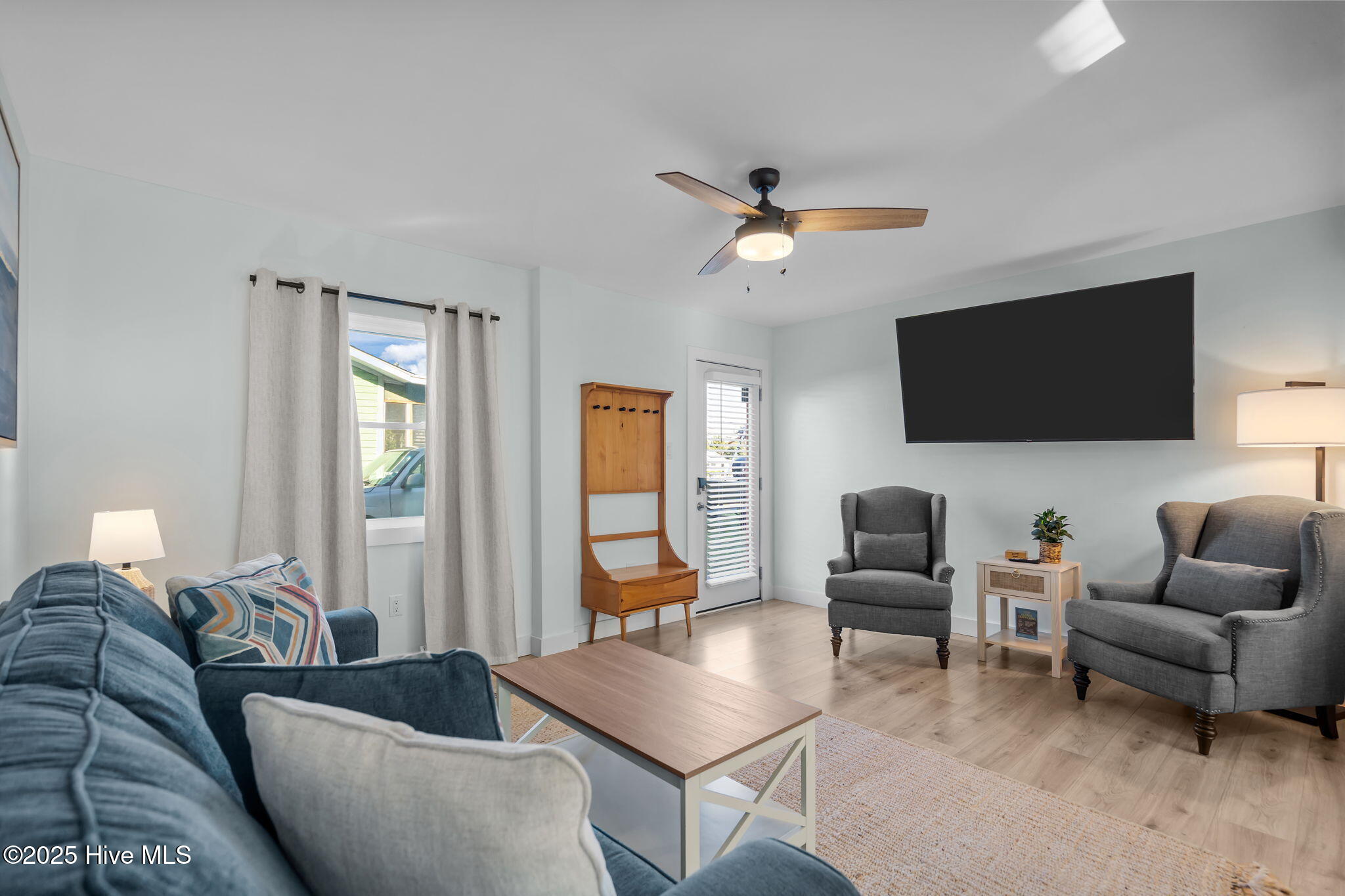 100541863 | Photo 38