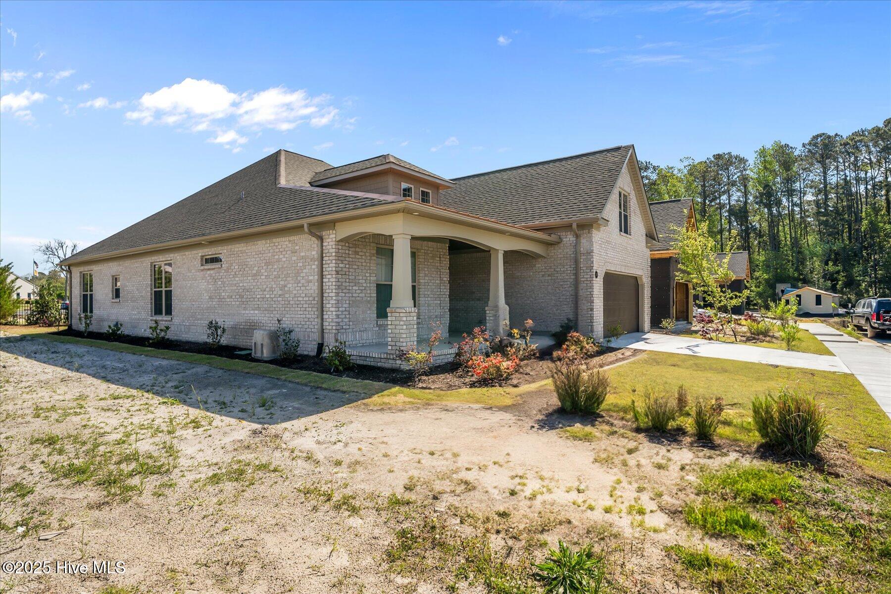 100501271 | Photo 32