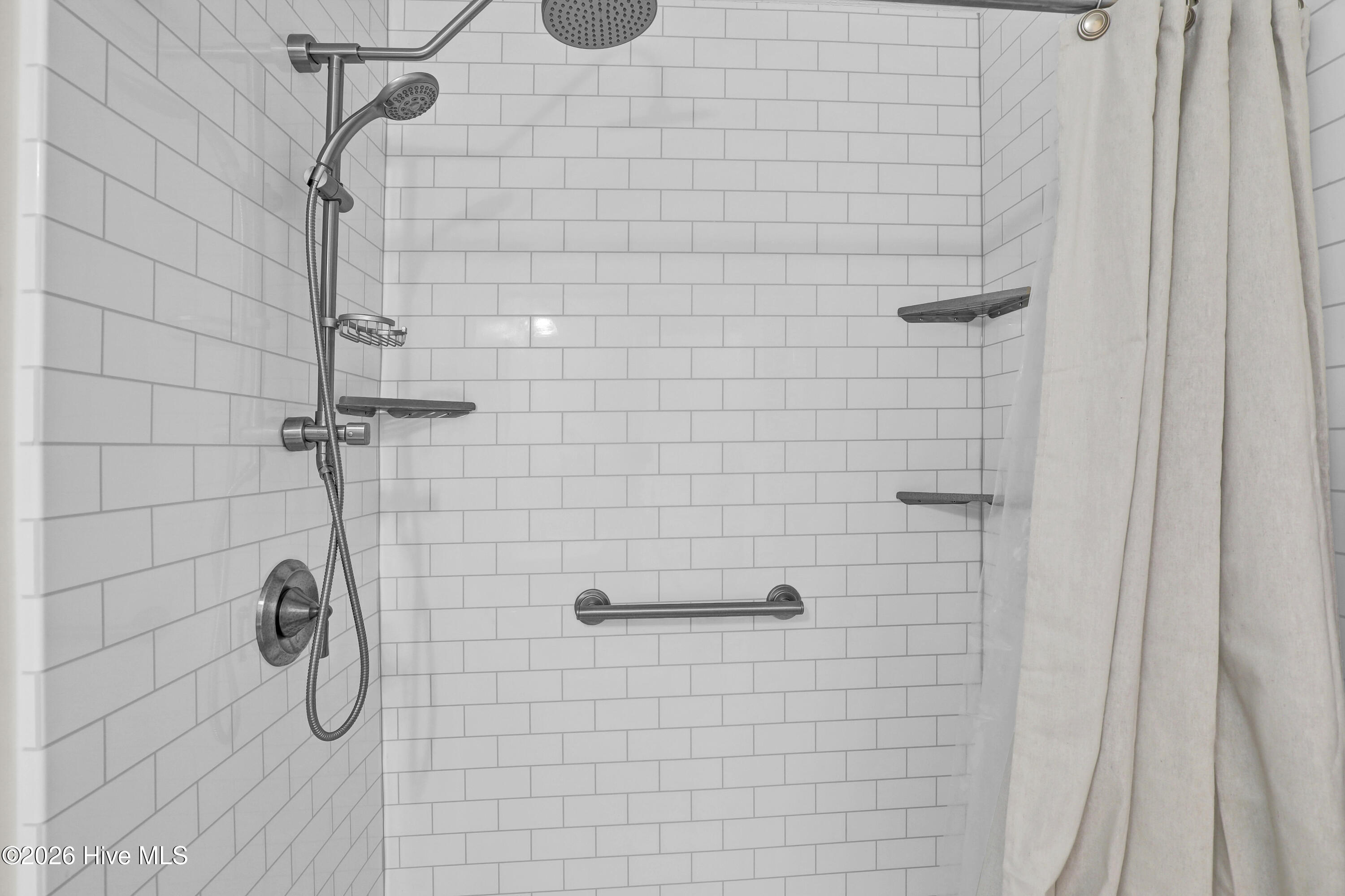 100550562 | Photo 23