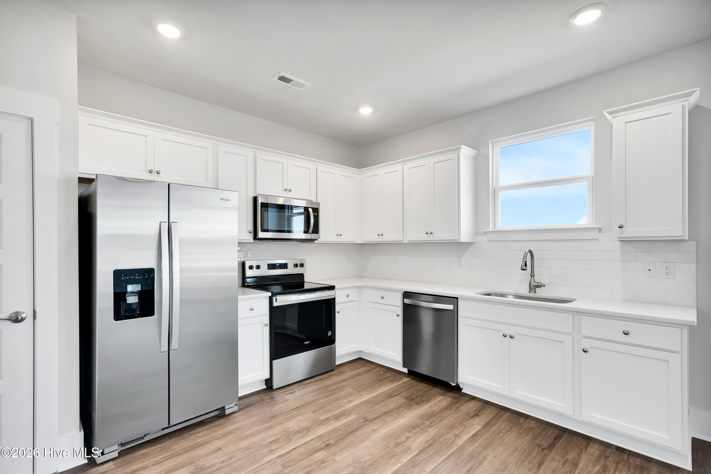 100562345 | Photo 11