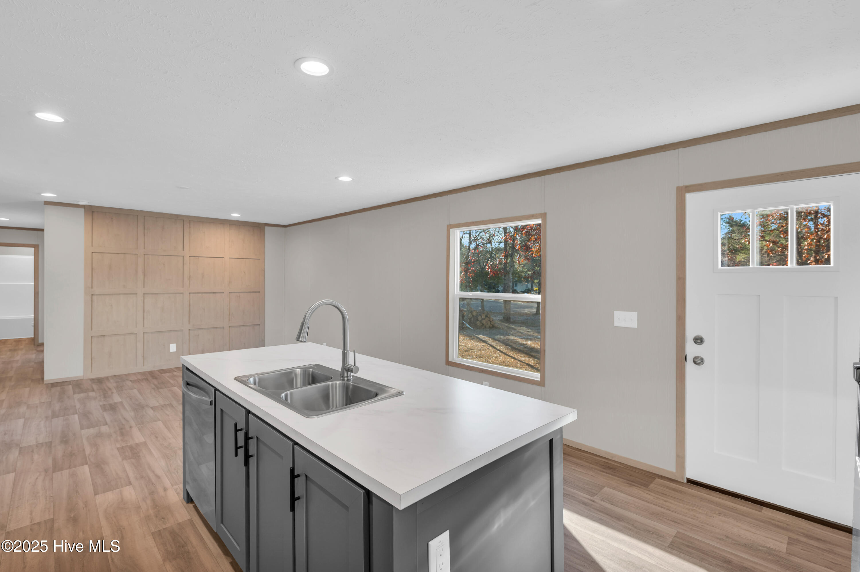 100545094 | Photo 12