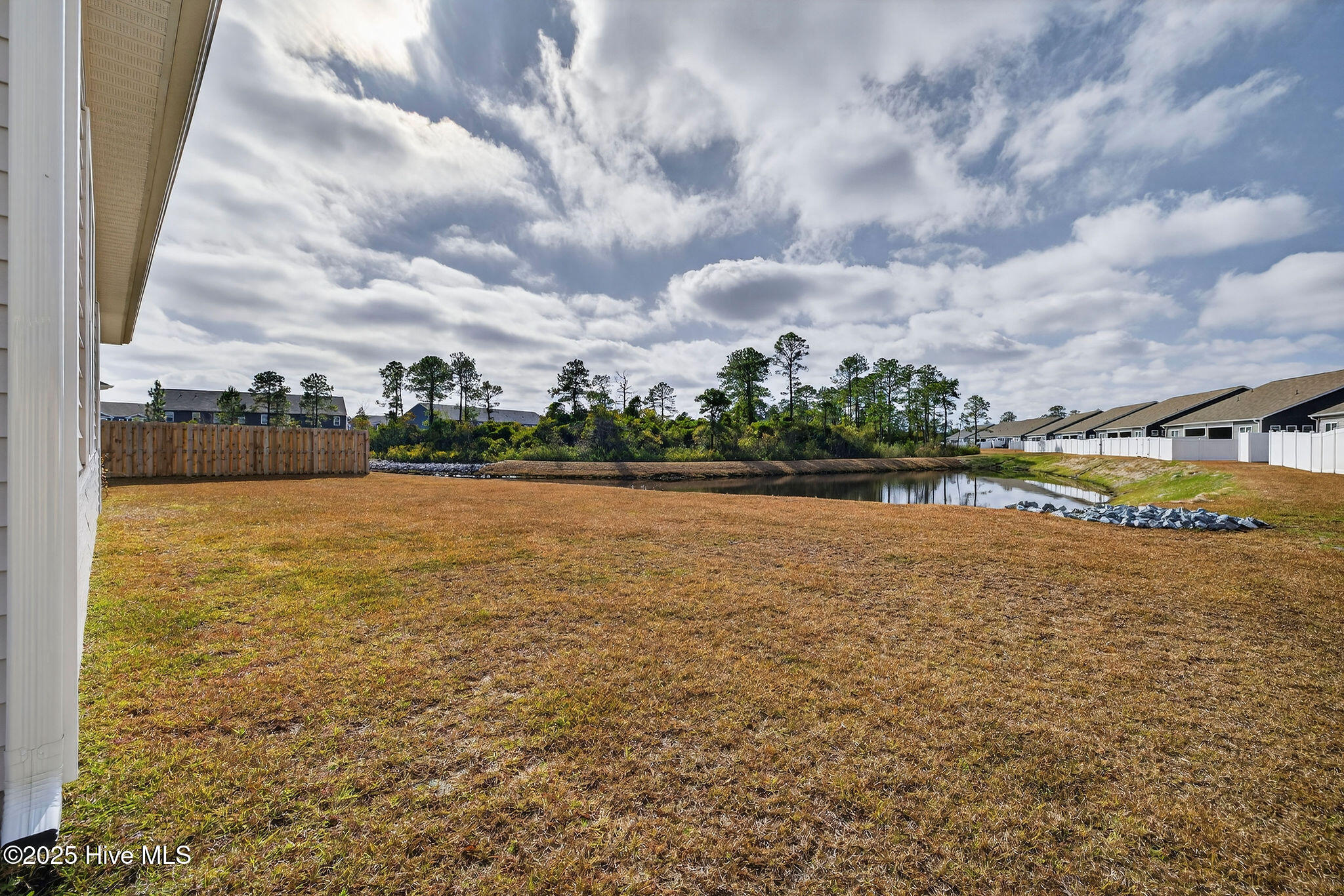 100535108 | Photo 40