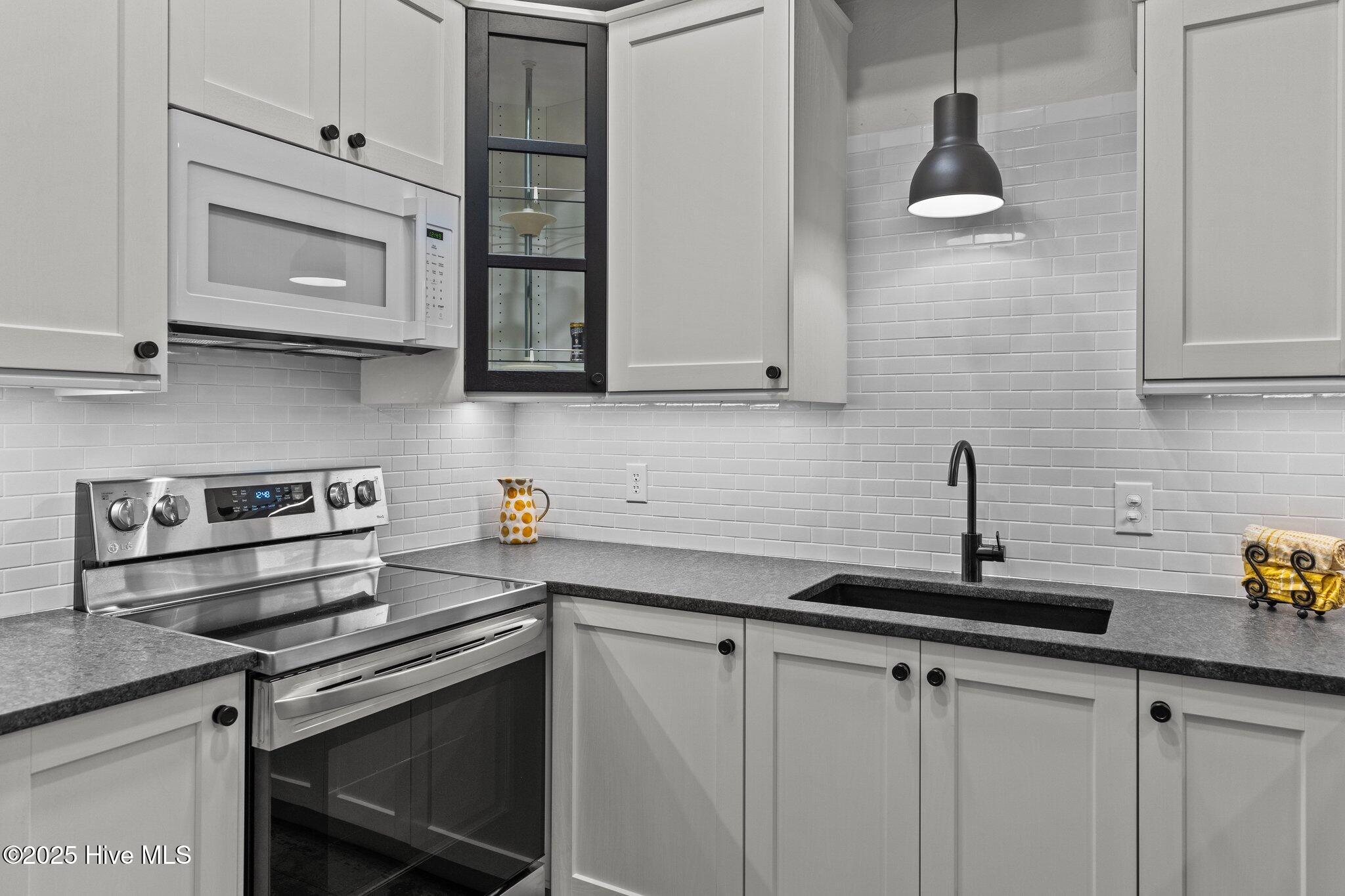 100543966 | Photo 12