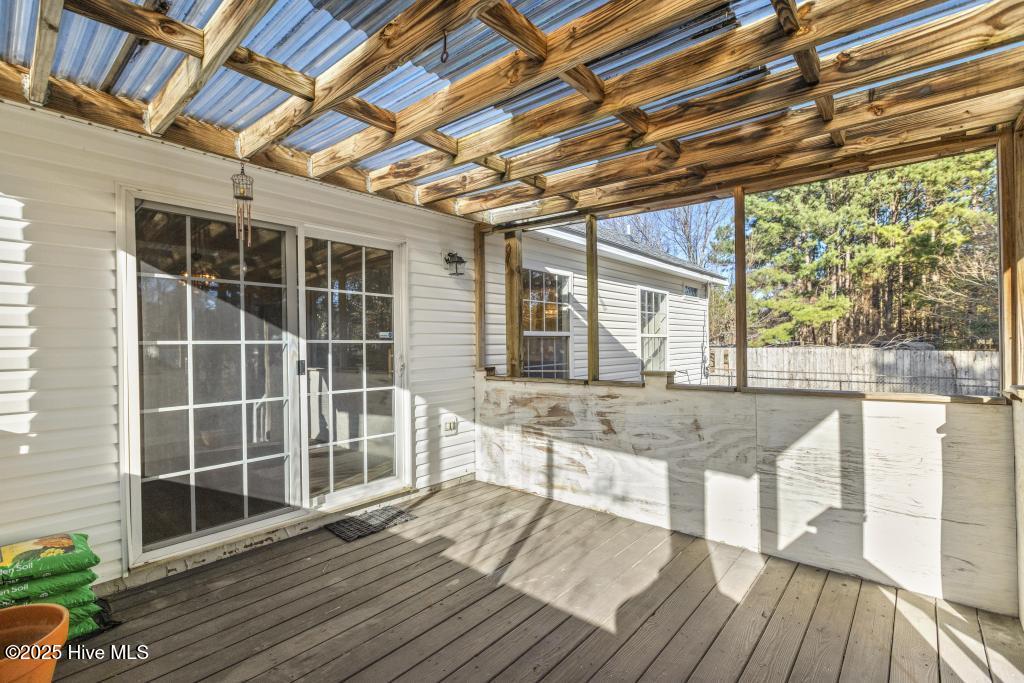 100546857 | Photo 43