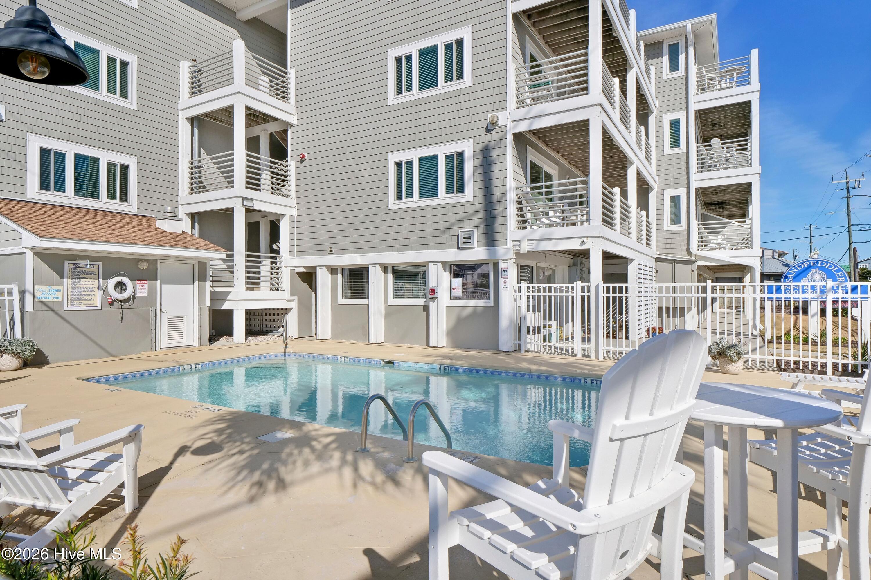 100549737 | Photo 28