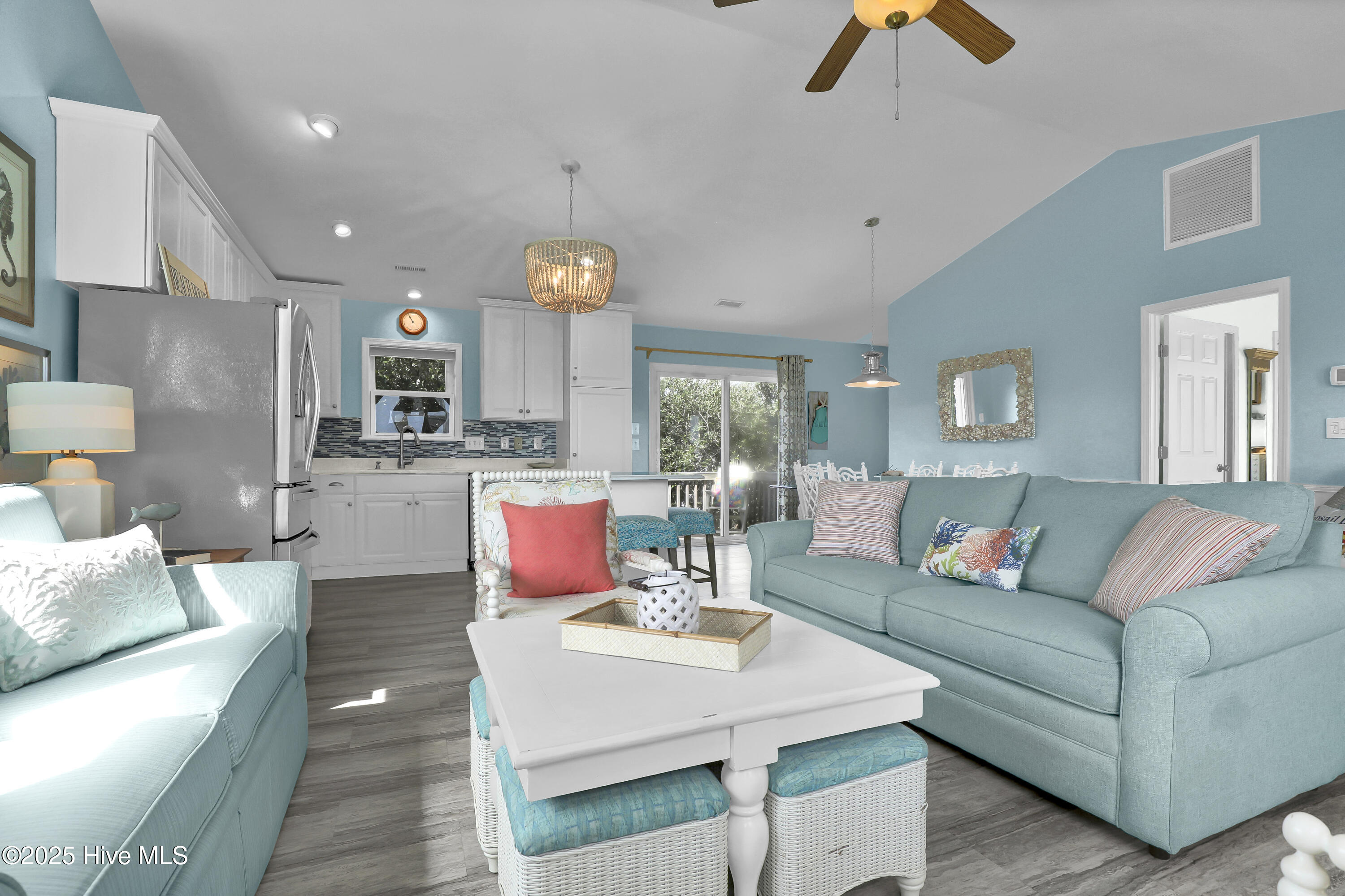 100535648 | Photo 13