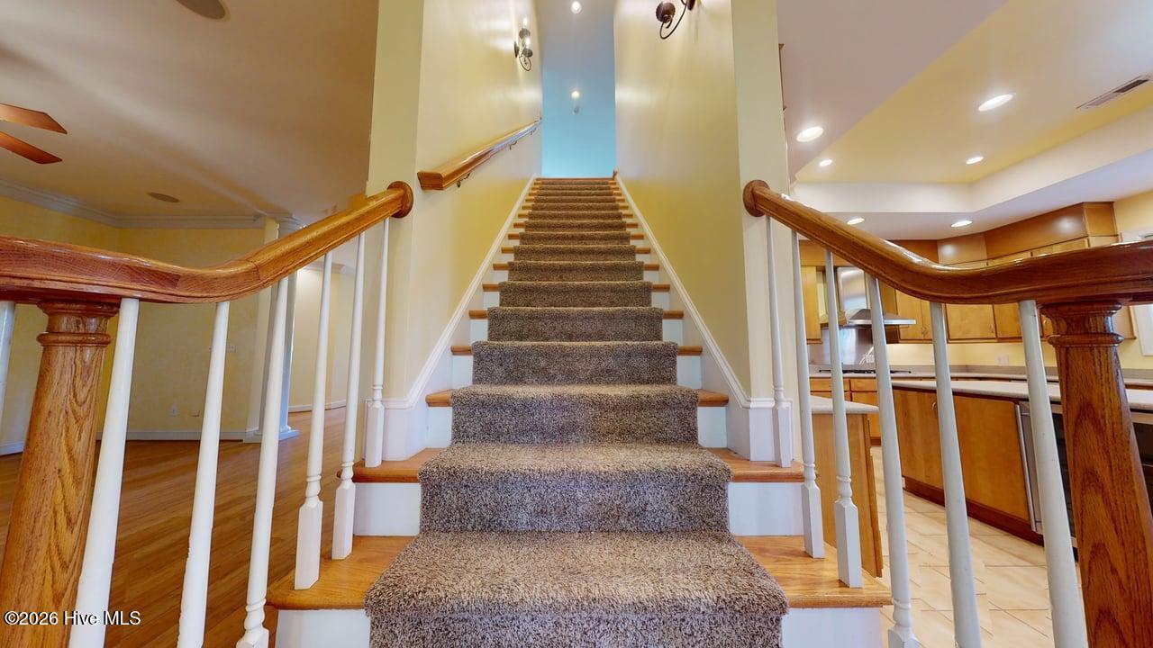 100568487 | Photo 14