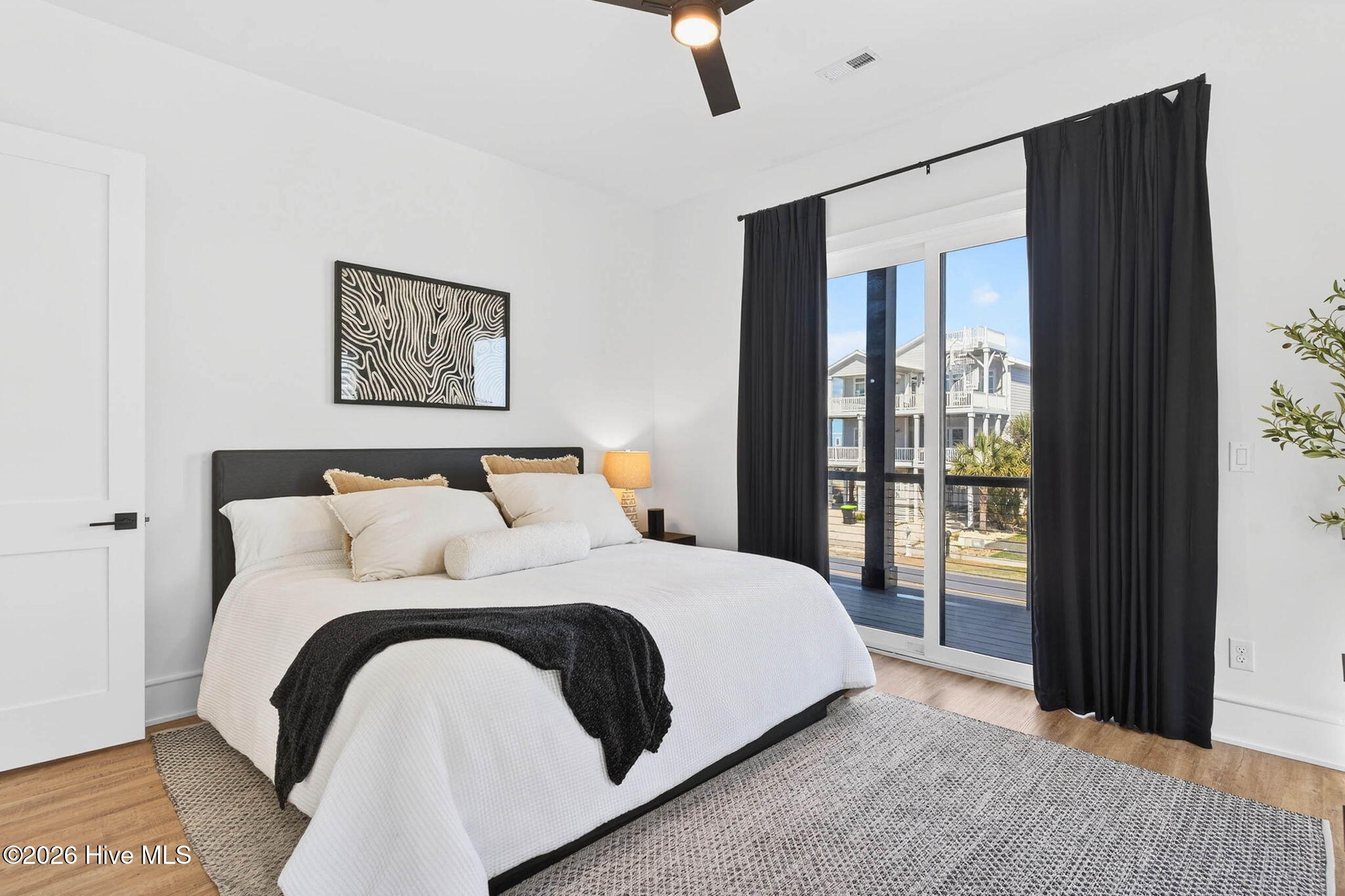 100565153 | Photo 49