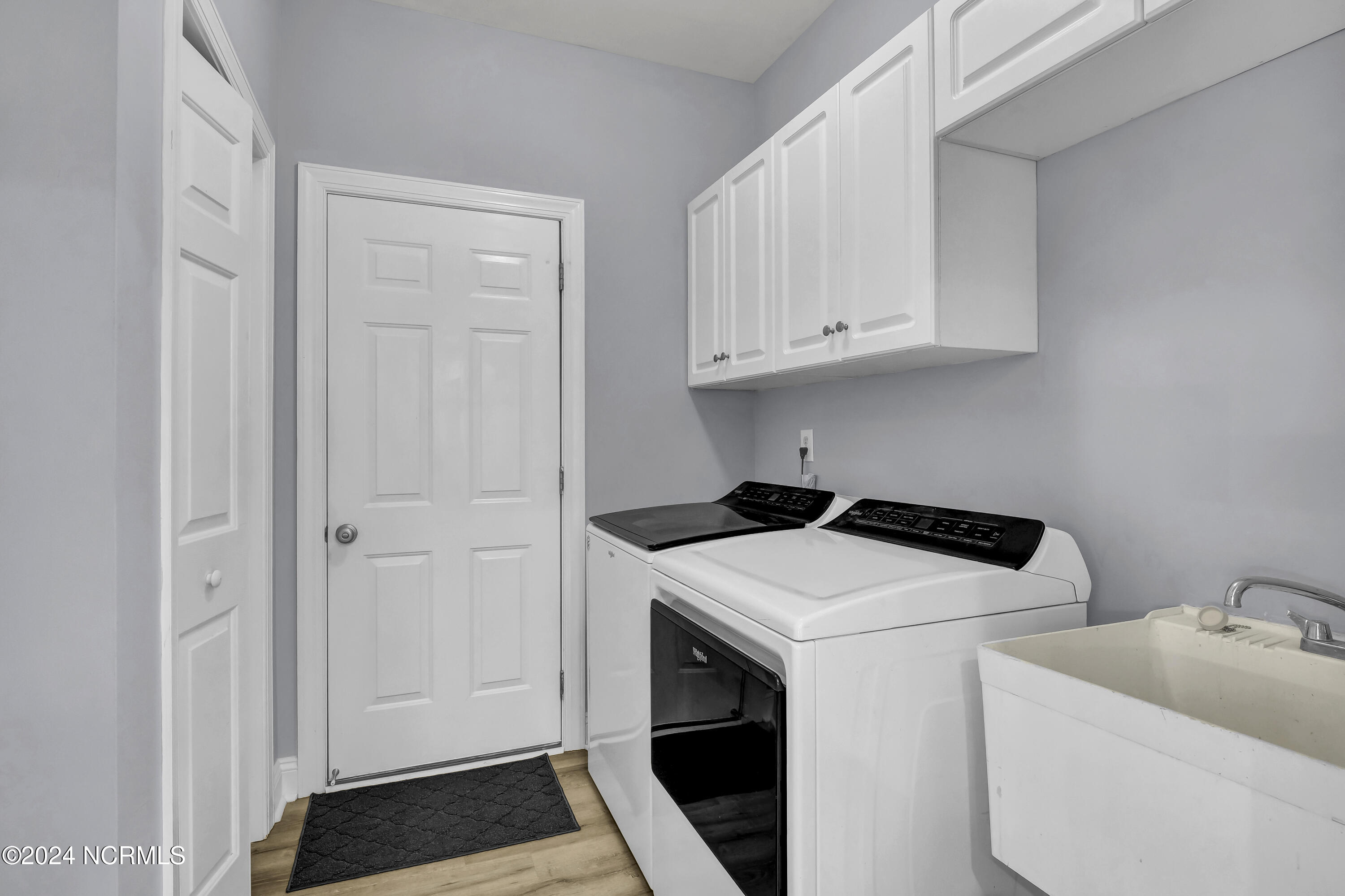 100567589 | Photo 13