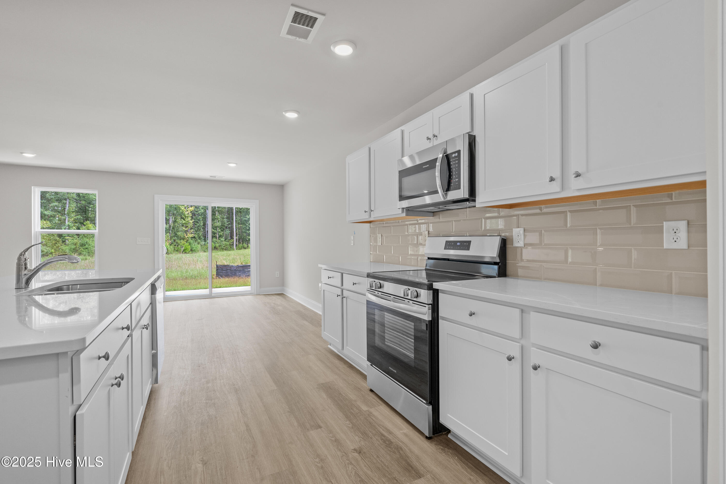 100526772 | Photo 23