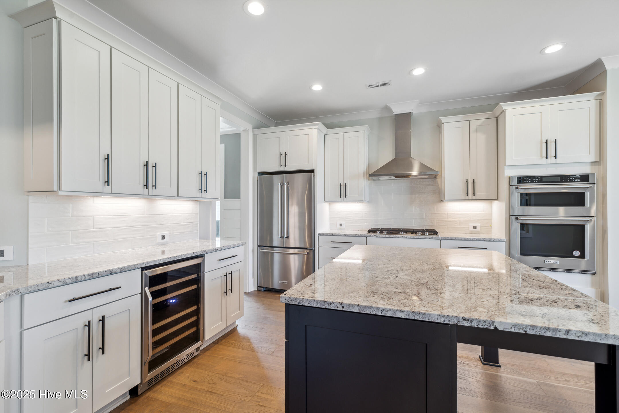 100461244 | Photo 42