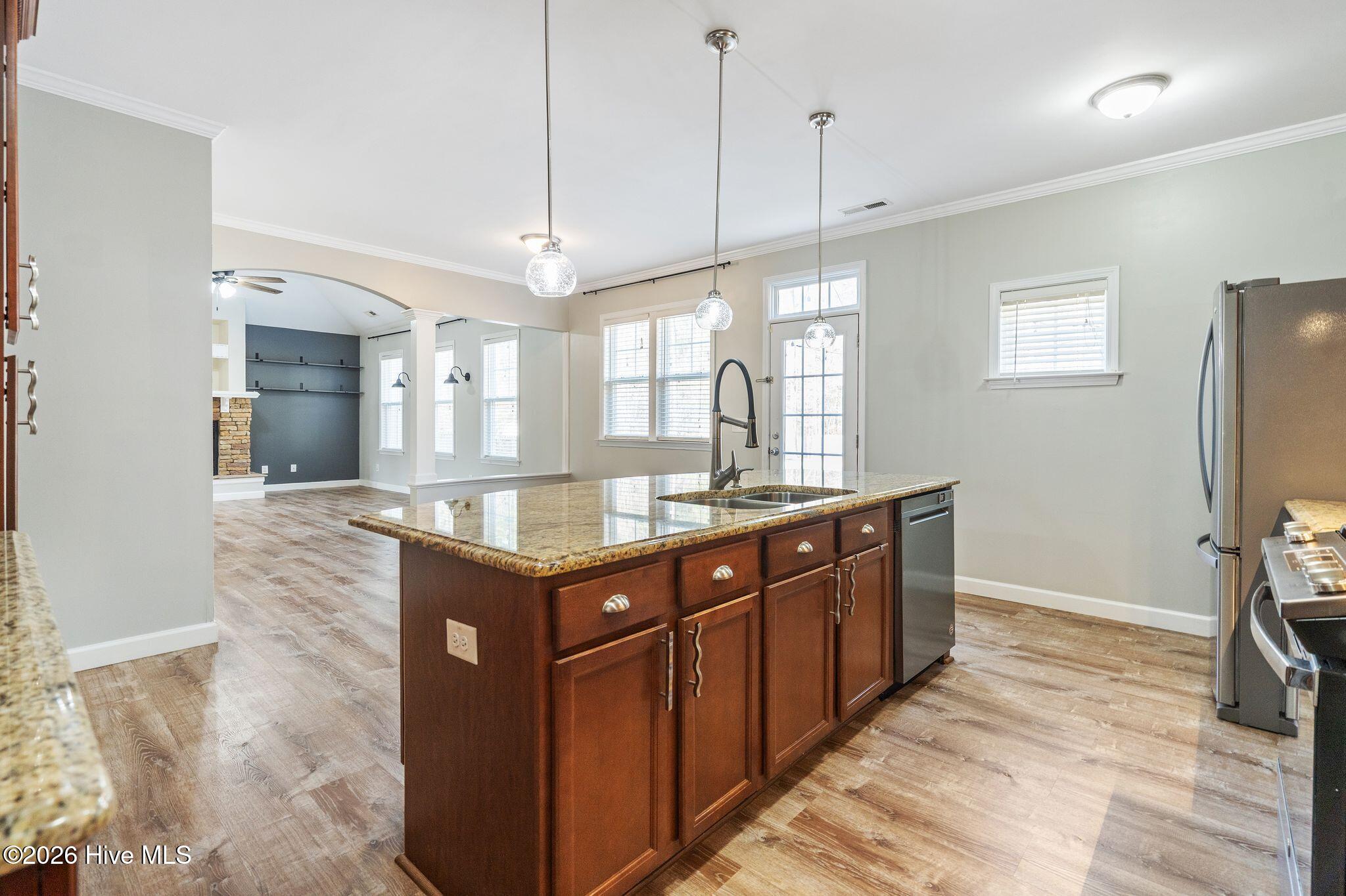 100558662 | Photo 36