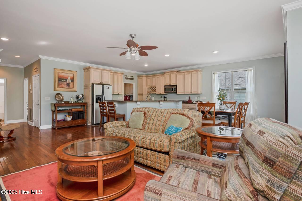 100541389 | Photo 42