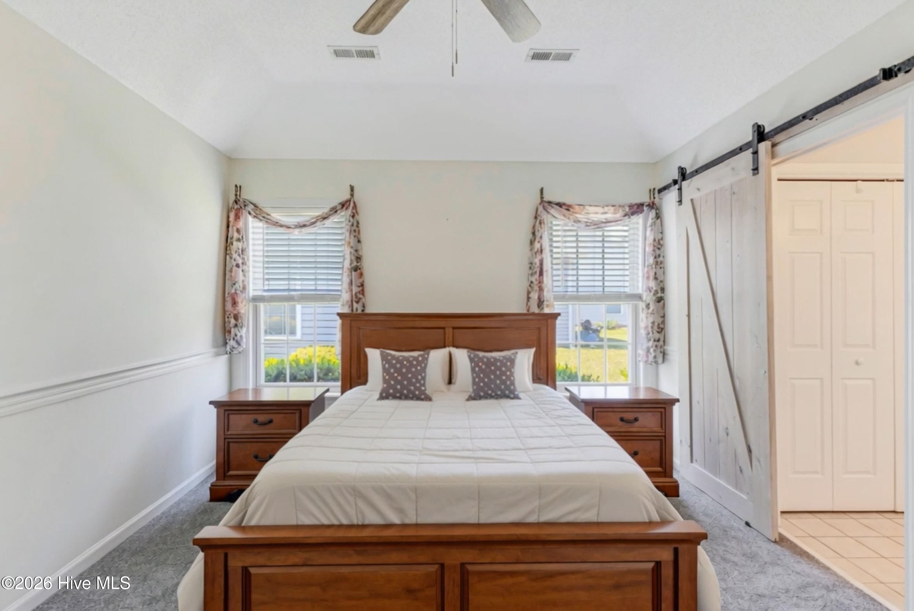 100568217 | Photo 26