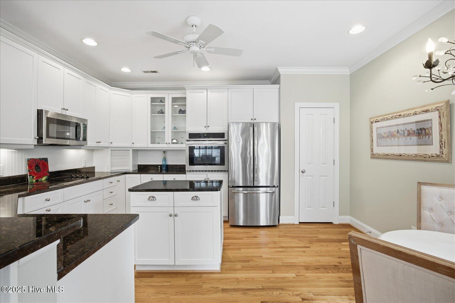 100543619 | Photo 17