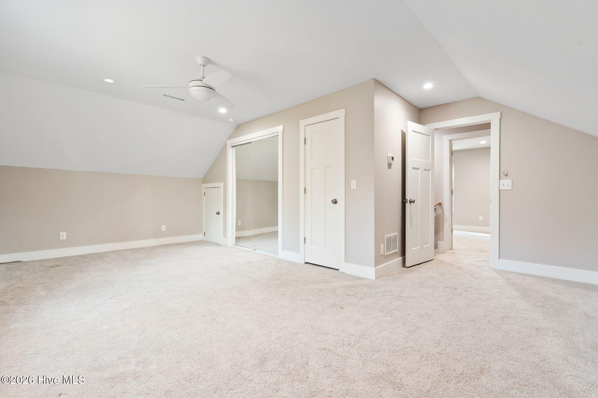 100554354 | Photo 38