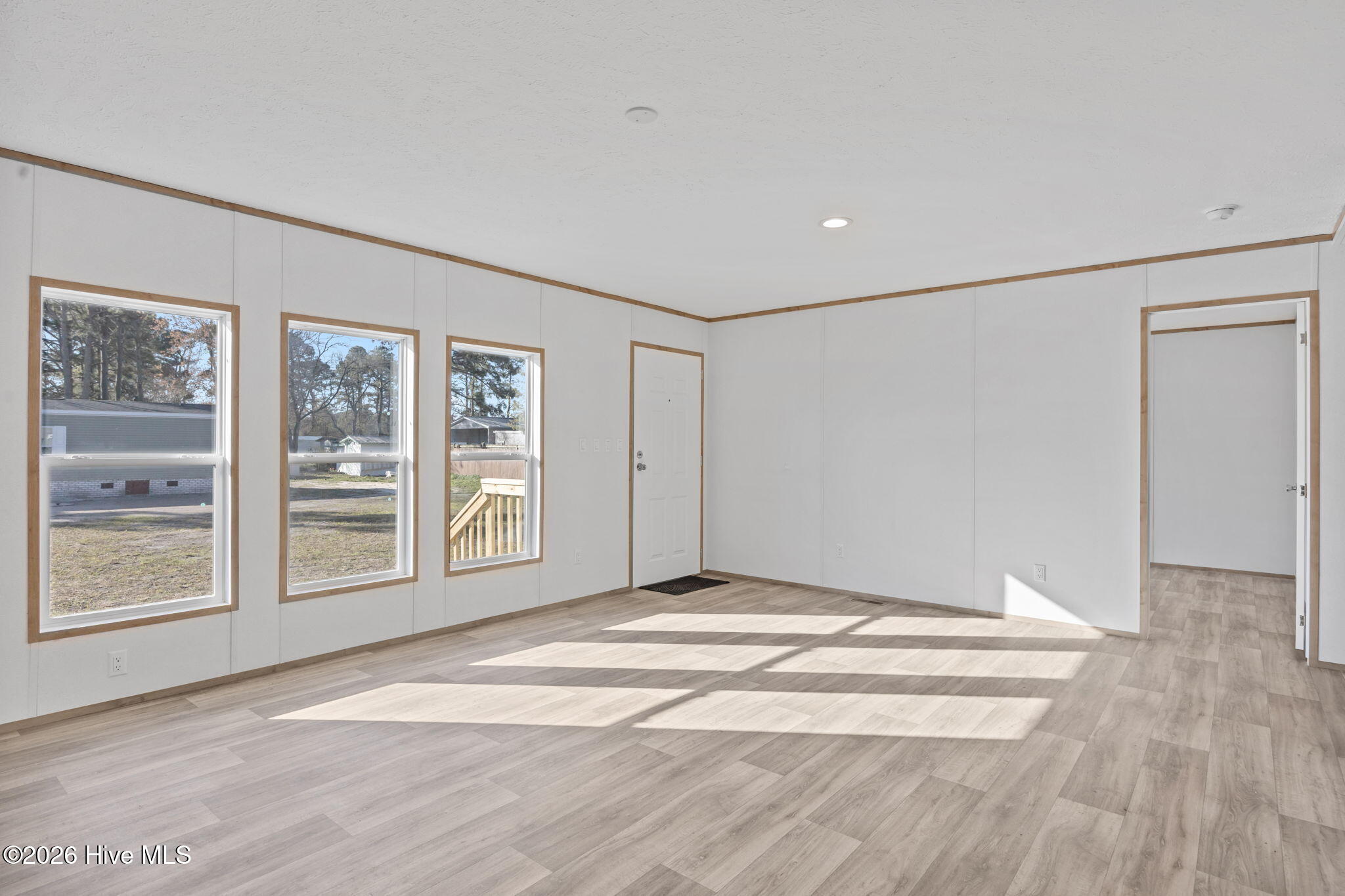 100561520 | Photo 10