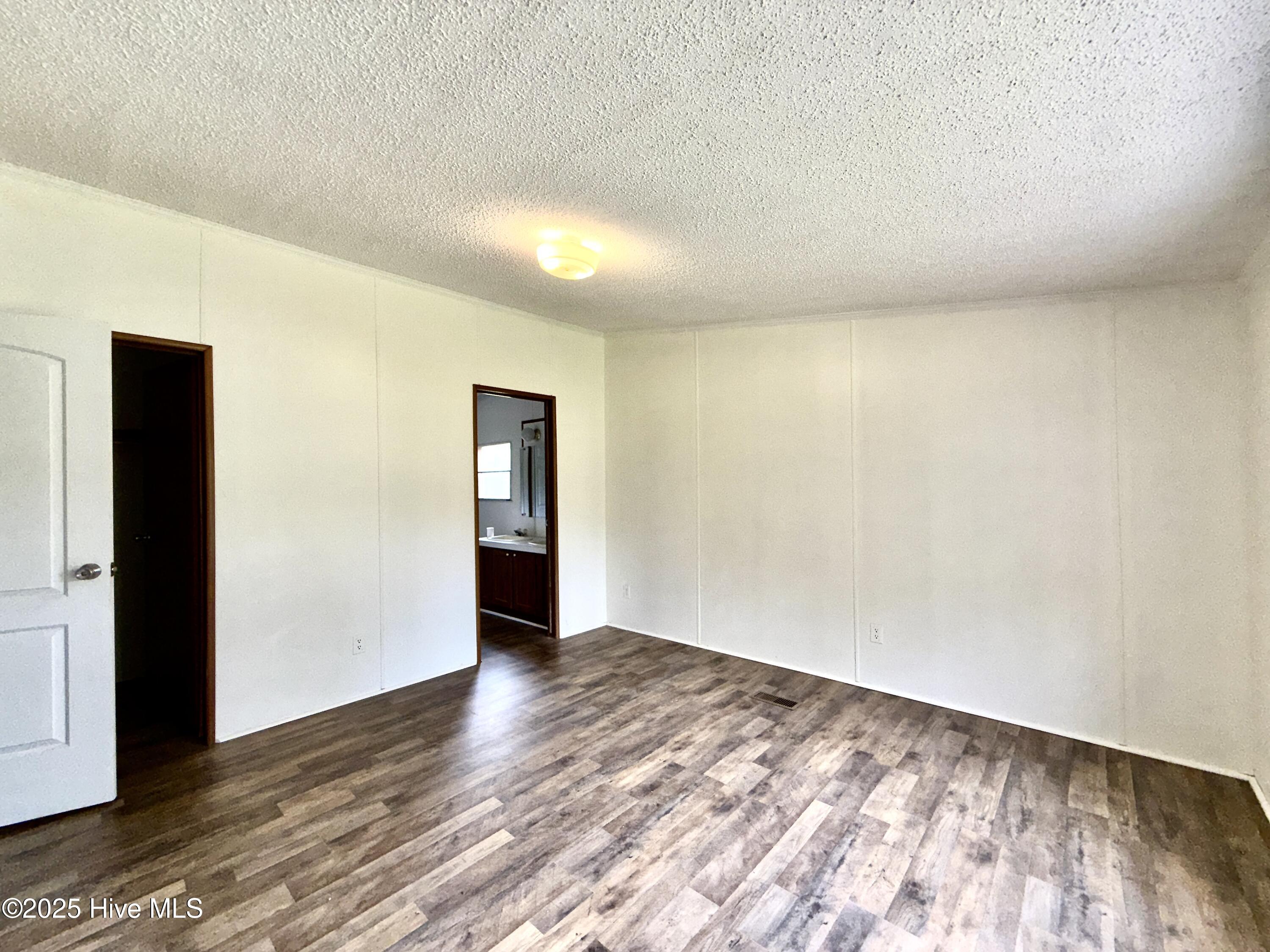 100515602 | Photo 11