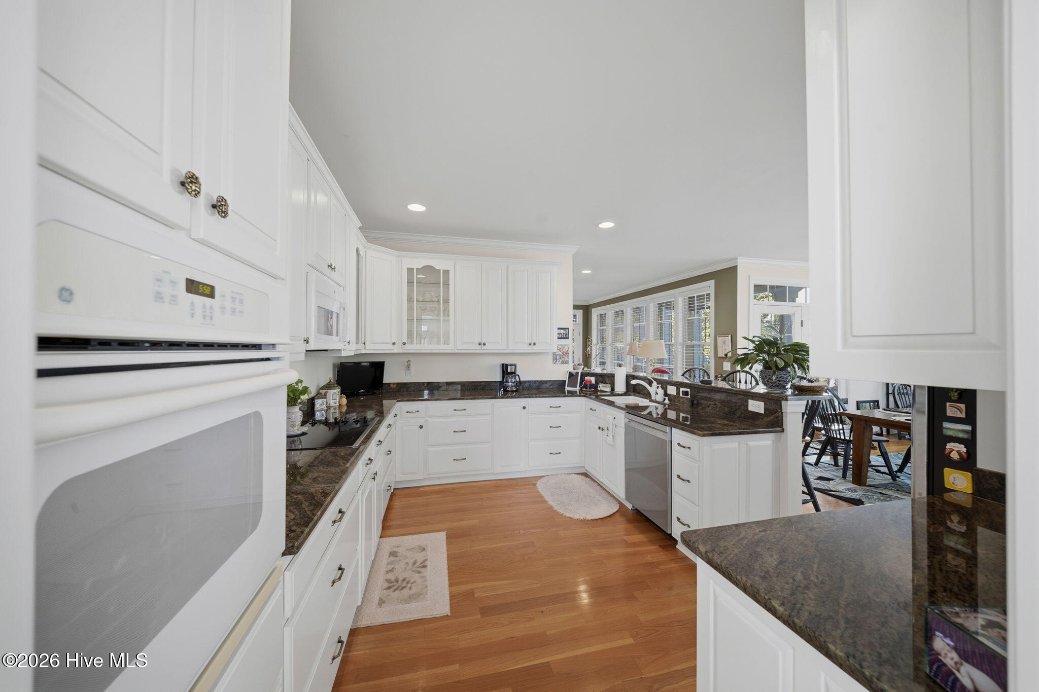 100570394 | Photo 25