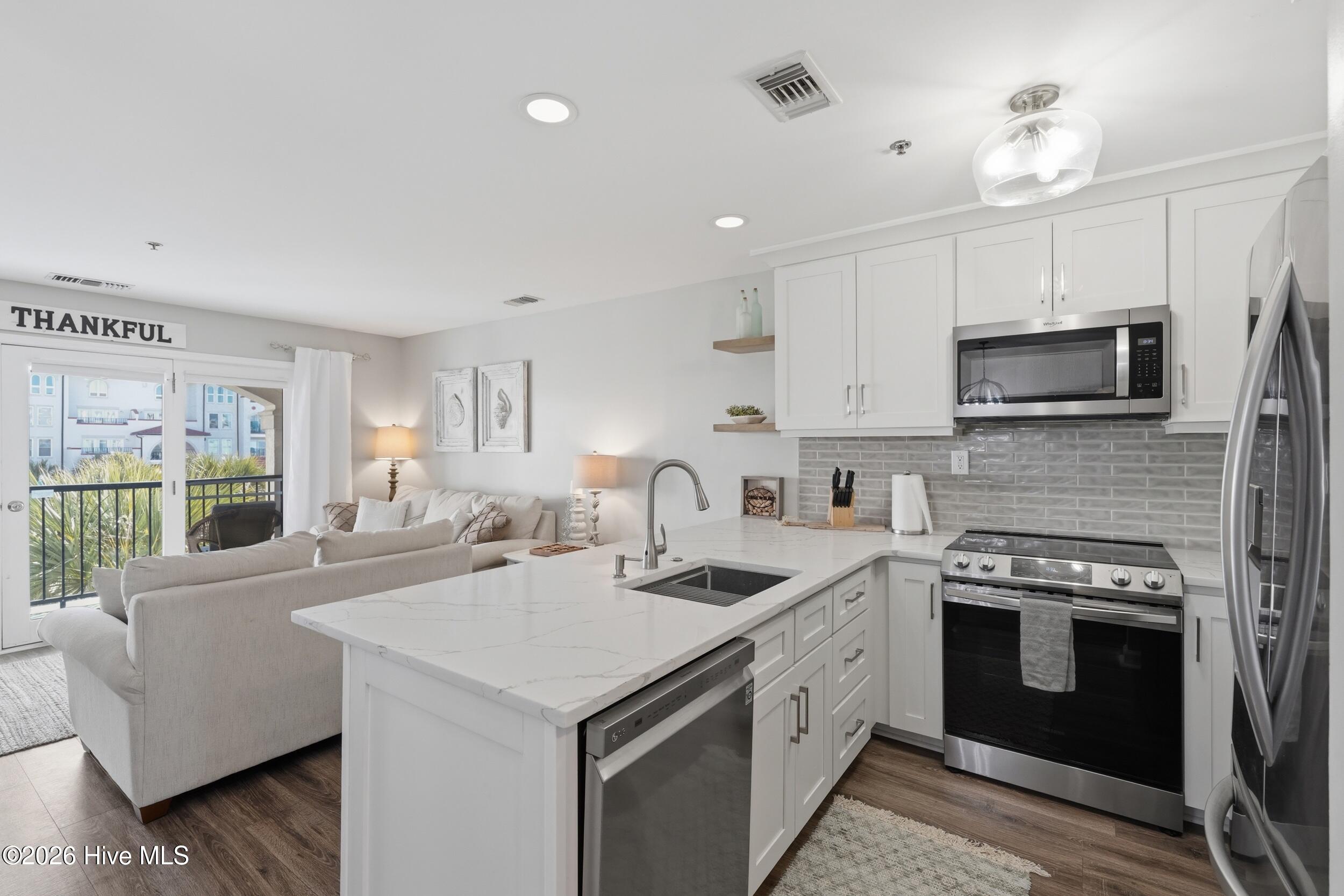 100560519 | Photo 21