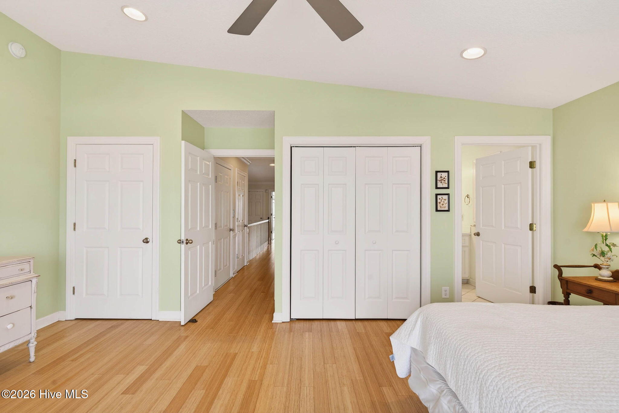 100563244 | Photo 36