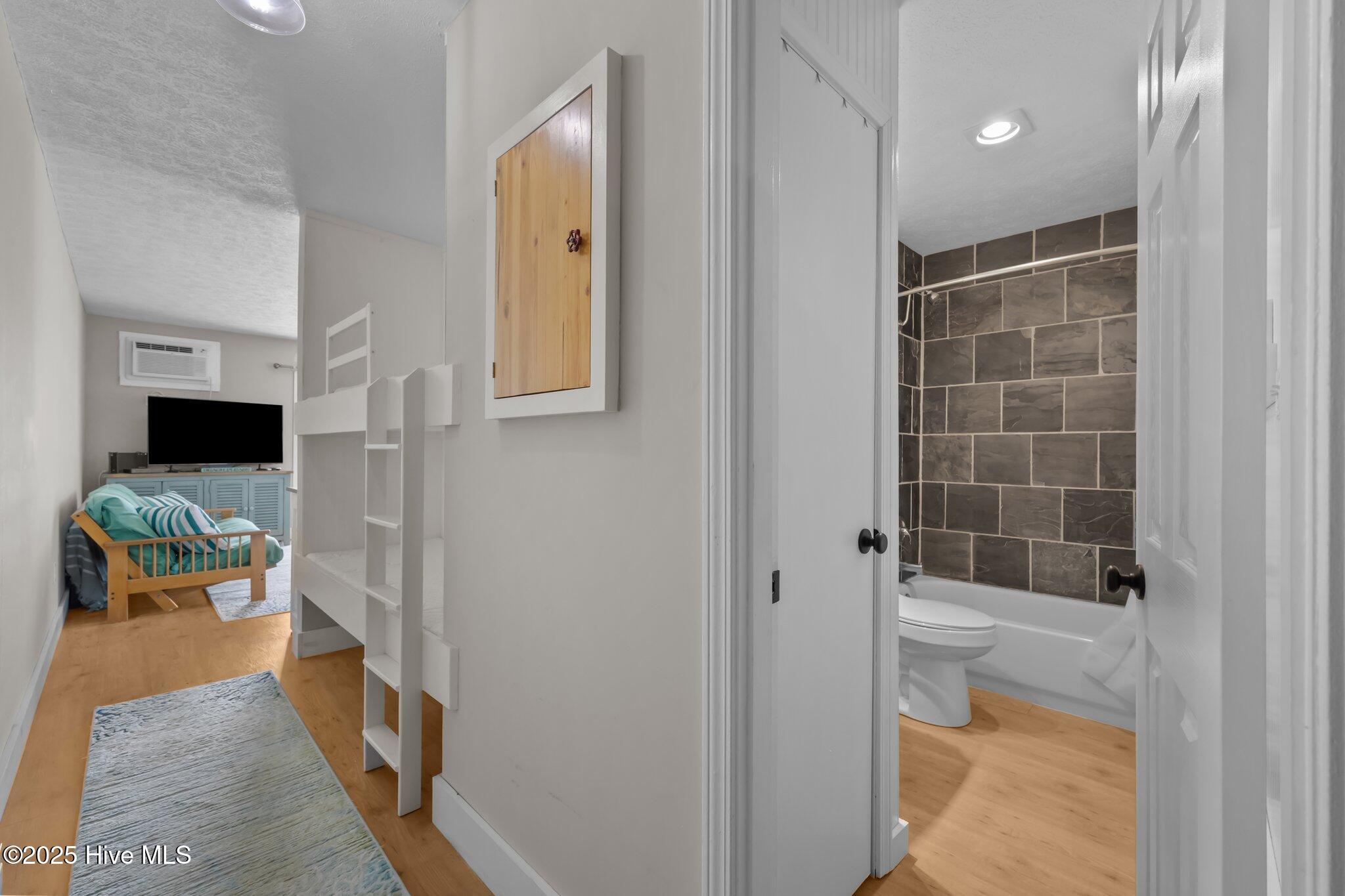 100546128 | Photo 26