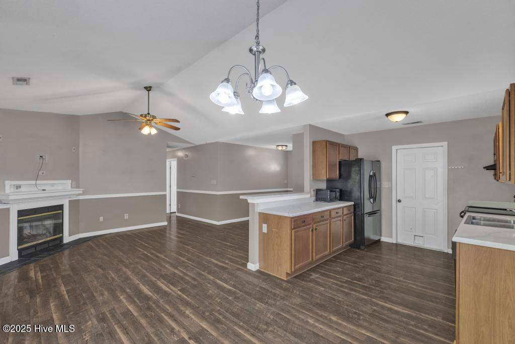 100540803 | Photo 12