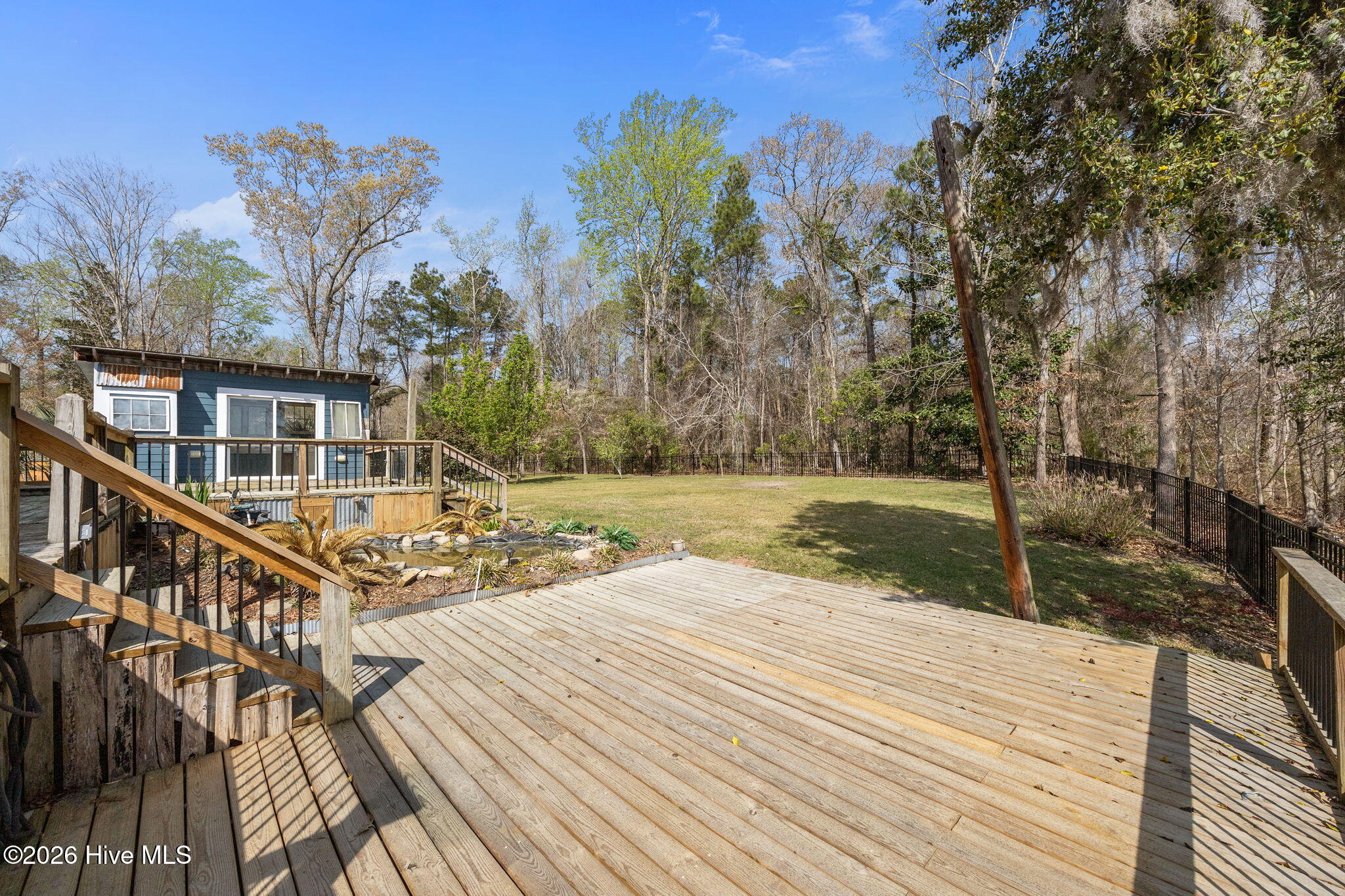 100562529 | Photo 43