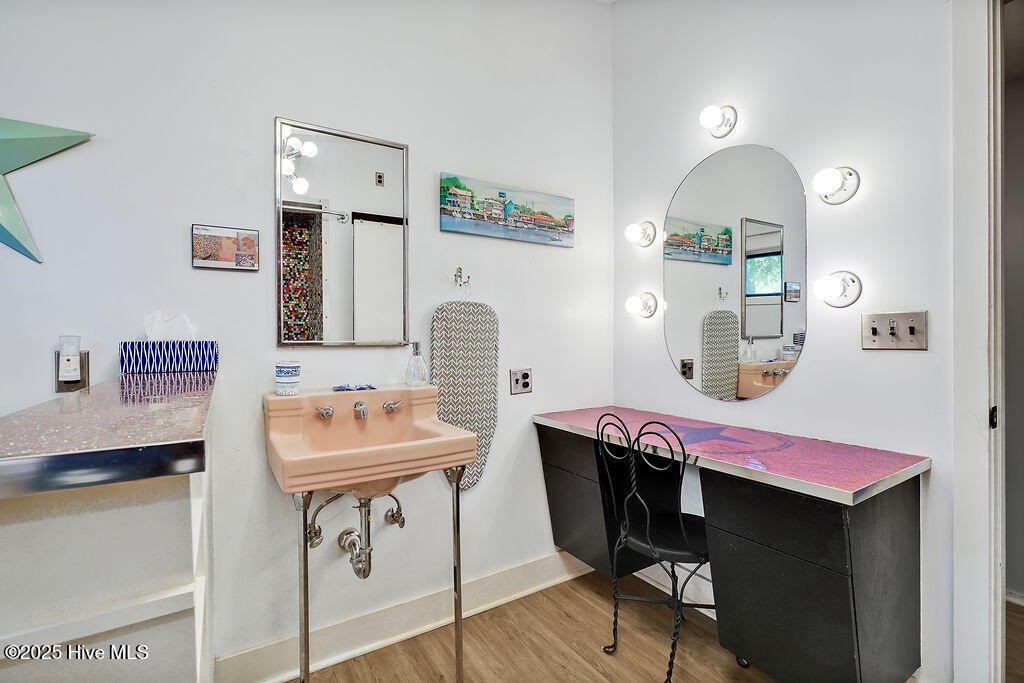 100555819 | Photo 22