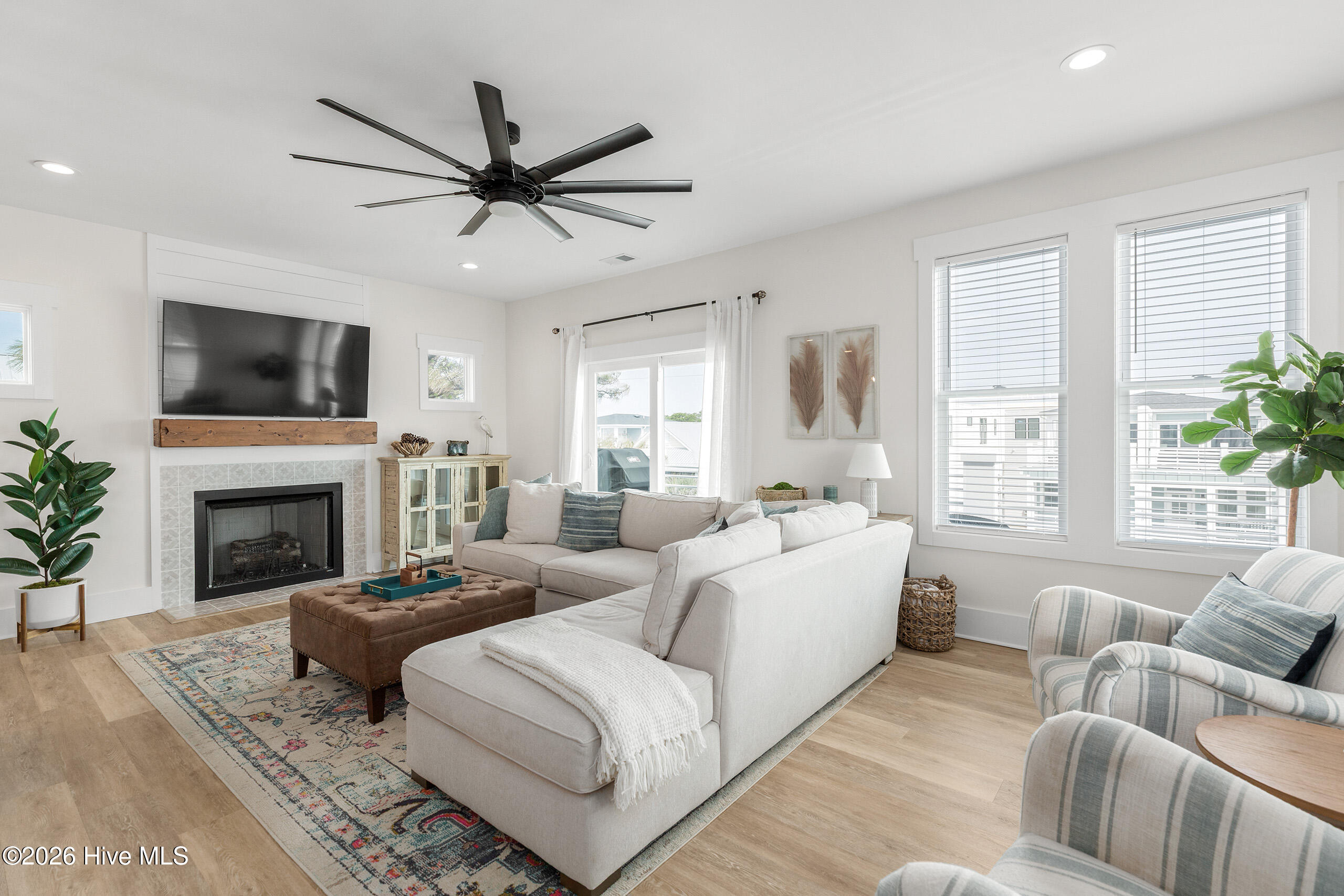 100562975 | Photo 20