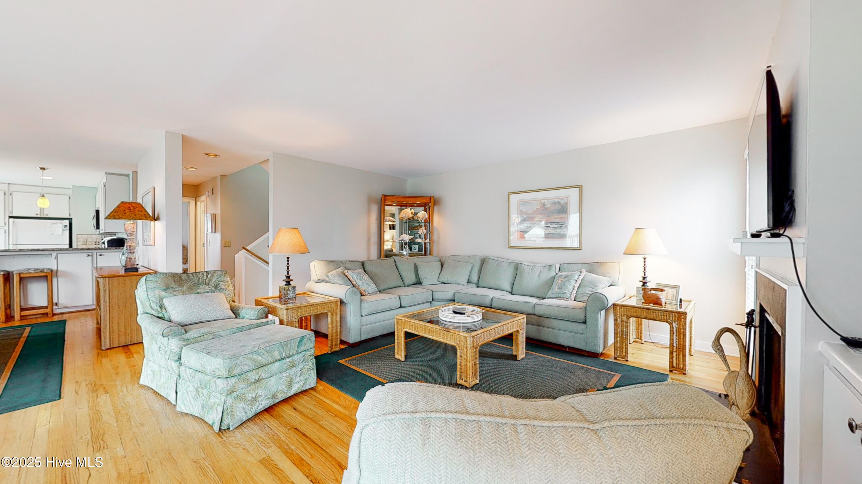 100532230 | Photo 46