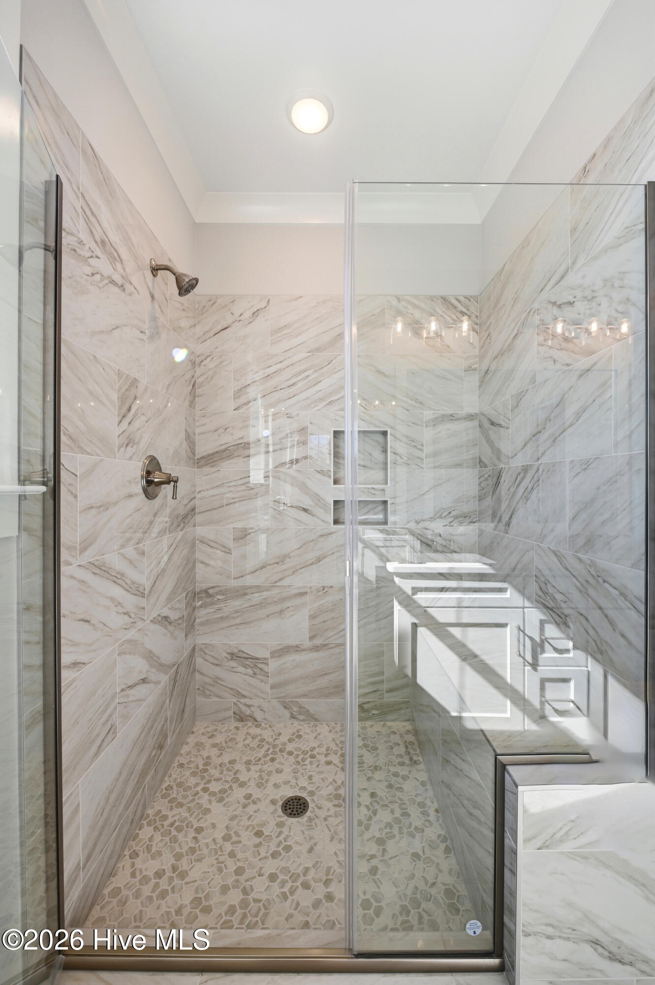 100566798 | Photo 25