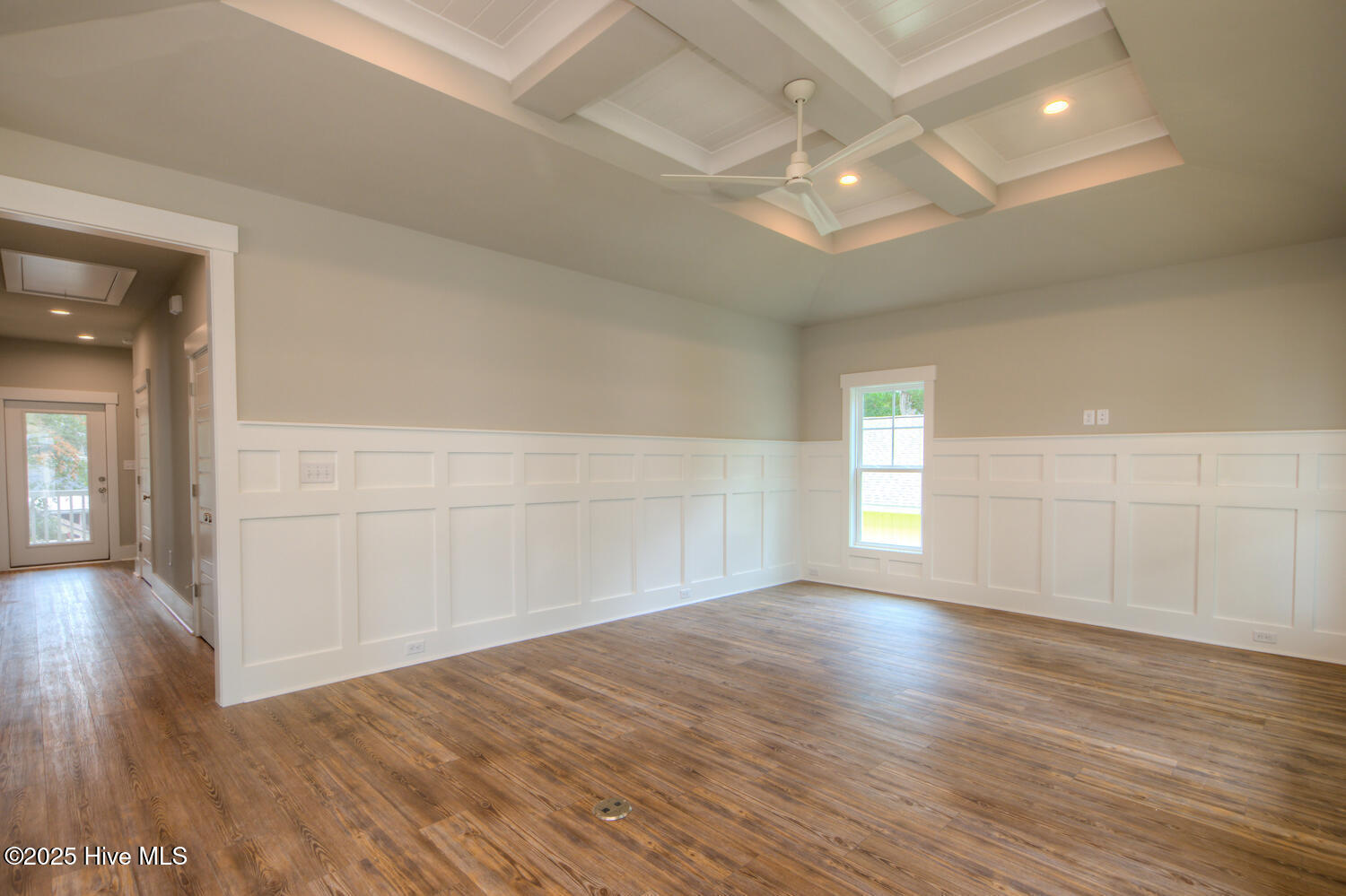 100502884 | Photo 46