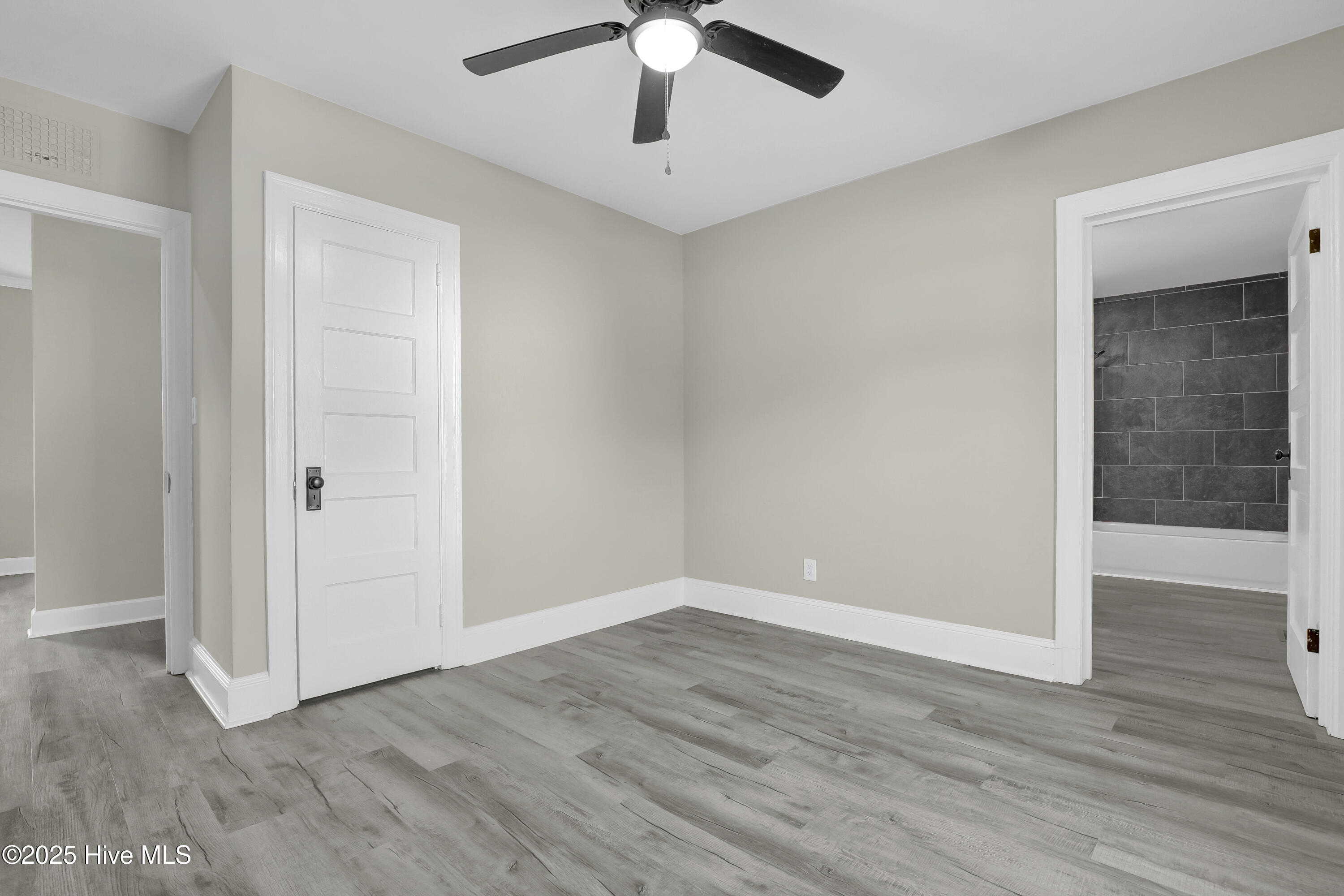 100534298 | Photo 15