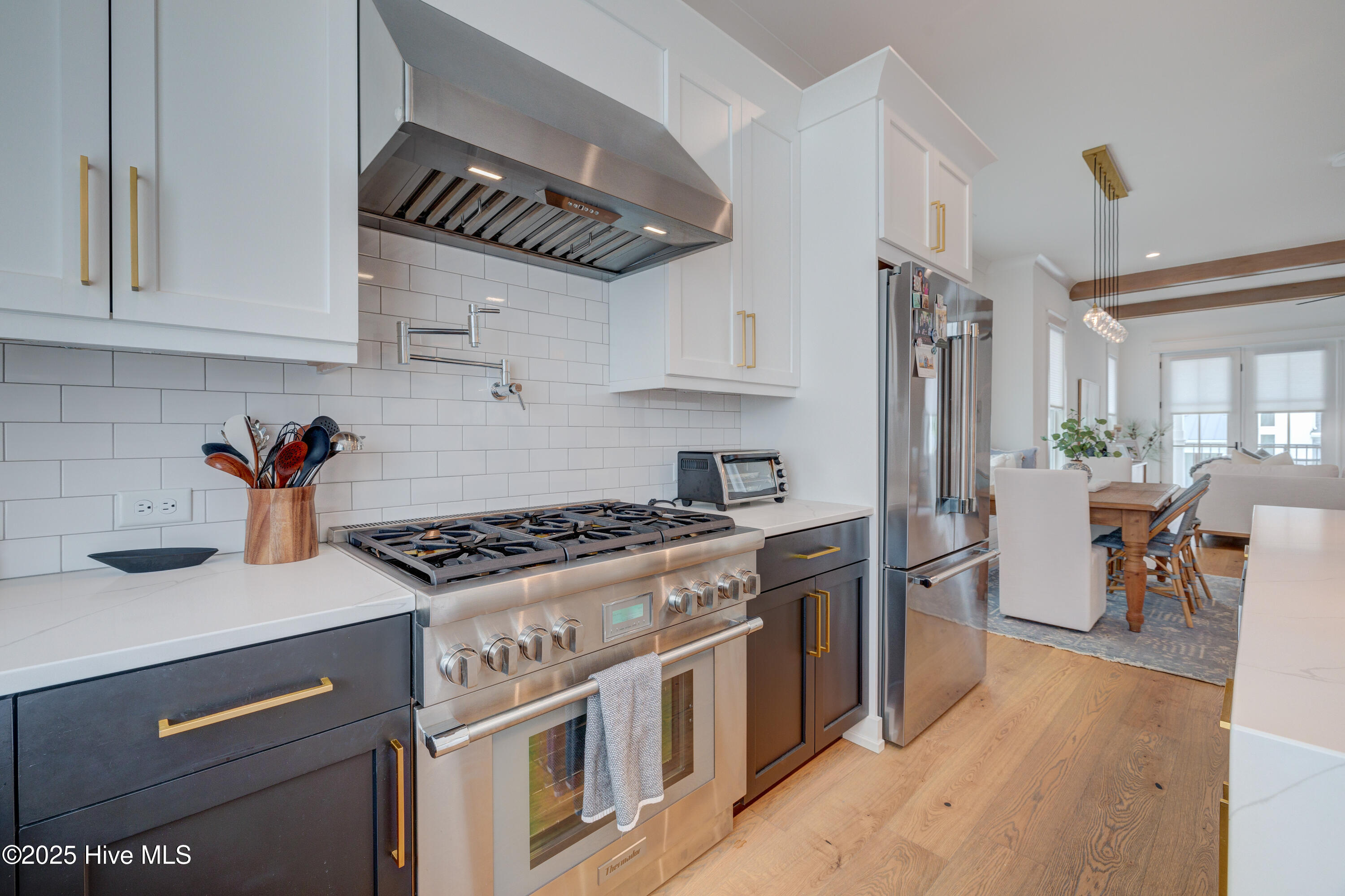 100532923 | Photo 40