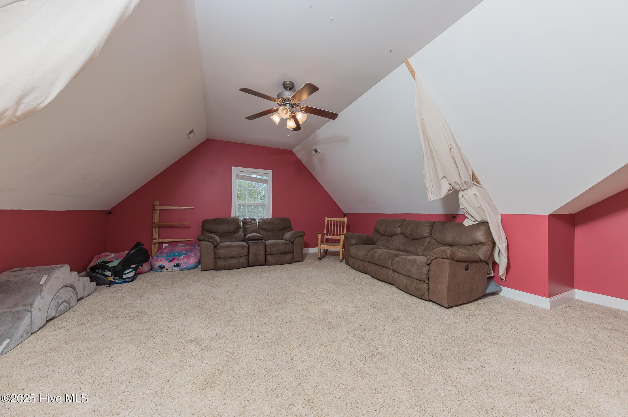 100525059 | Photo 25