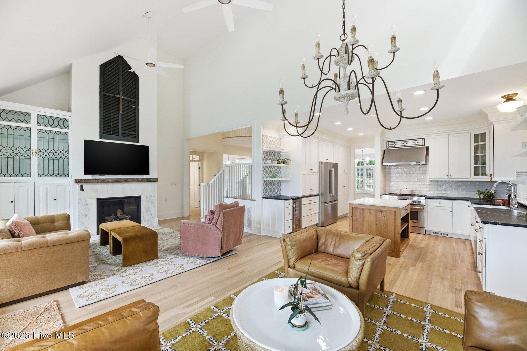 100565828 | Photo 16