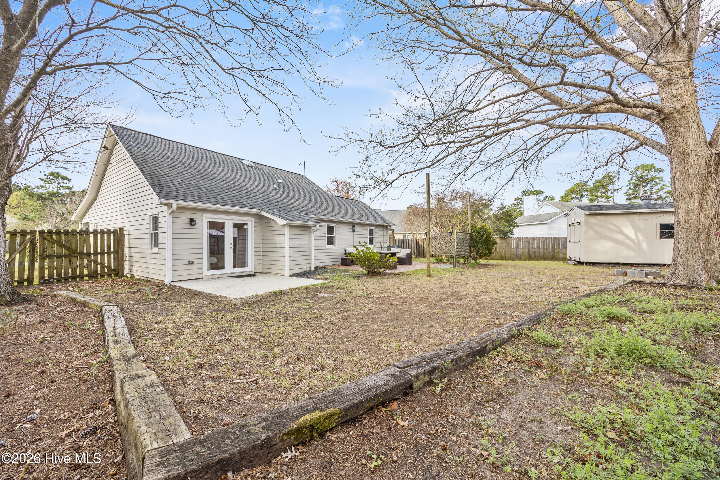 100560305 | Photo 37