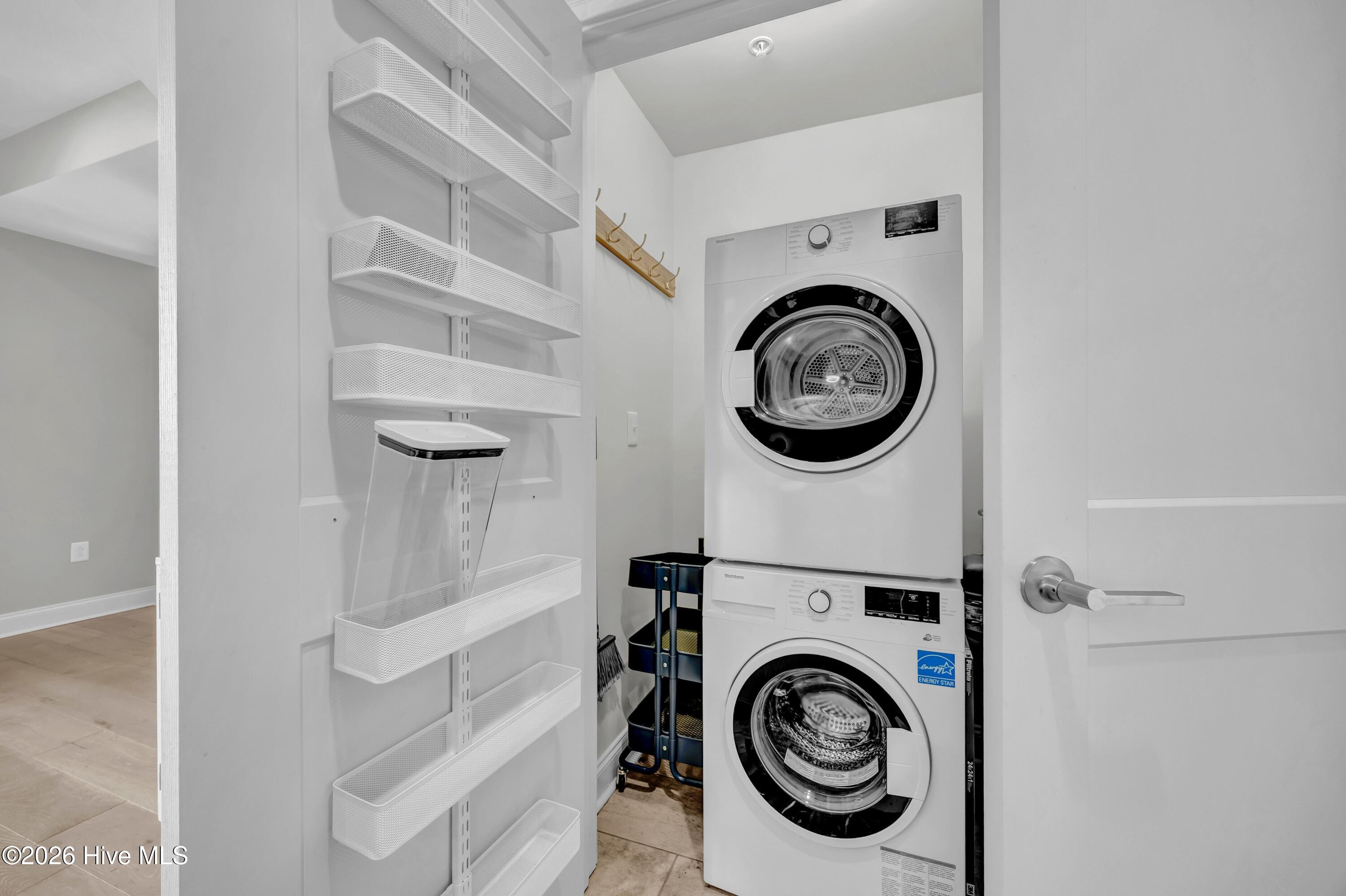 100567765 | Photo 26