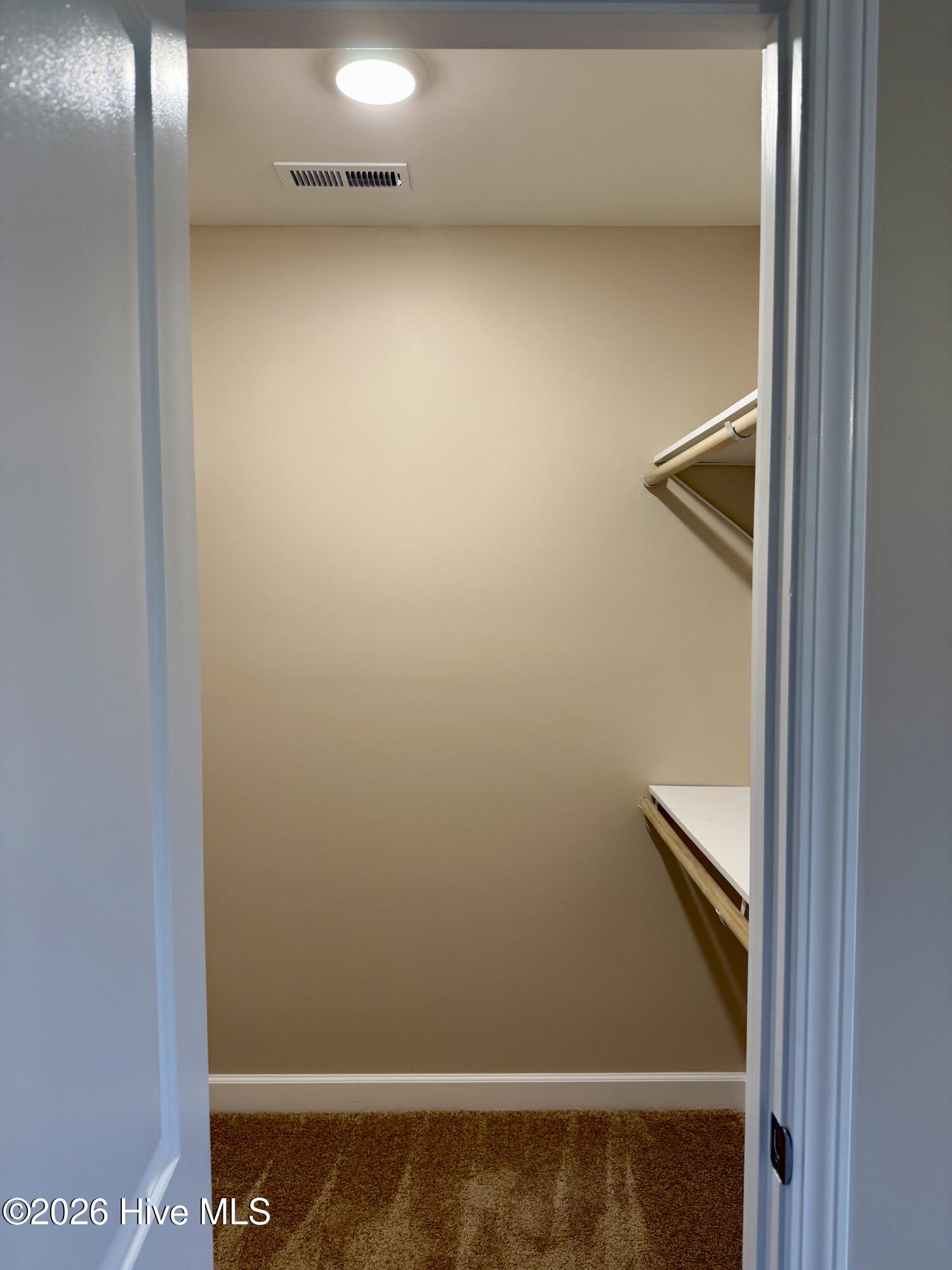 100548779 | Photo 16