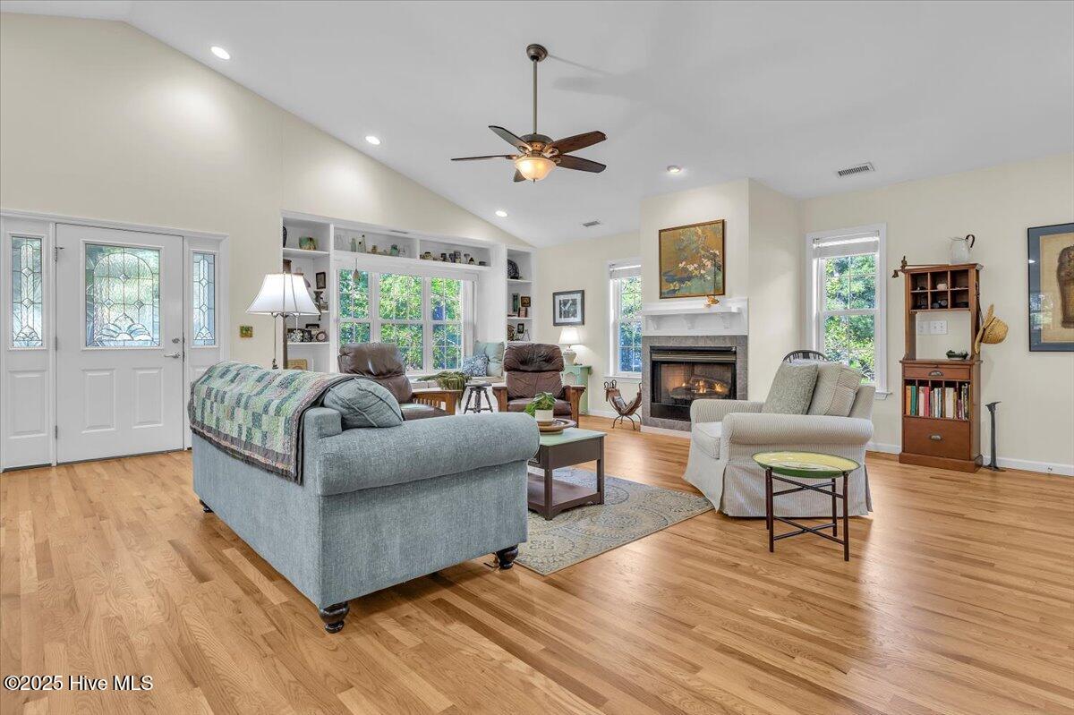 100536639 | Photo 13