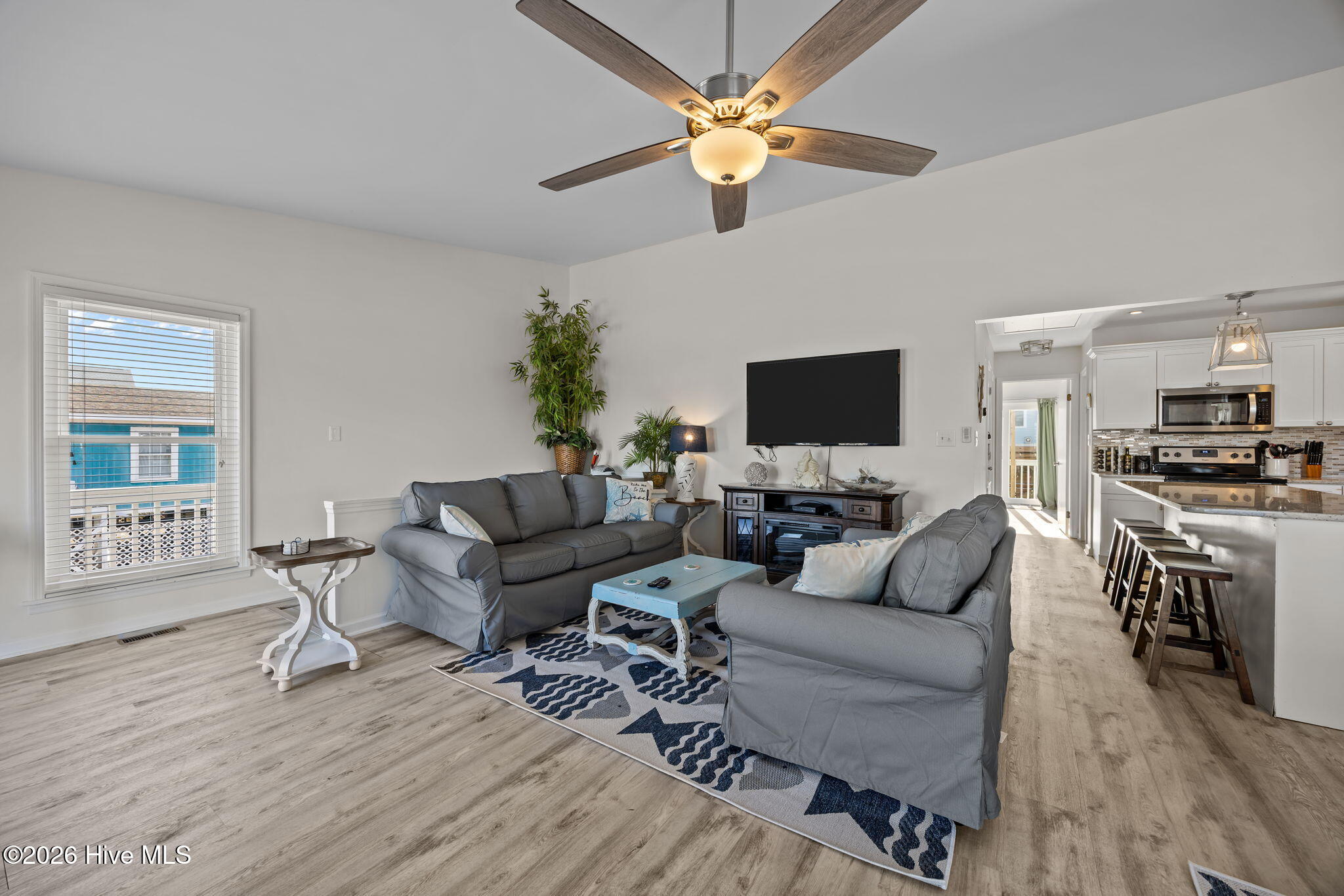 100552001 | Photo 22