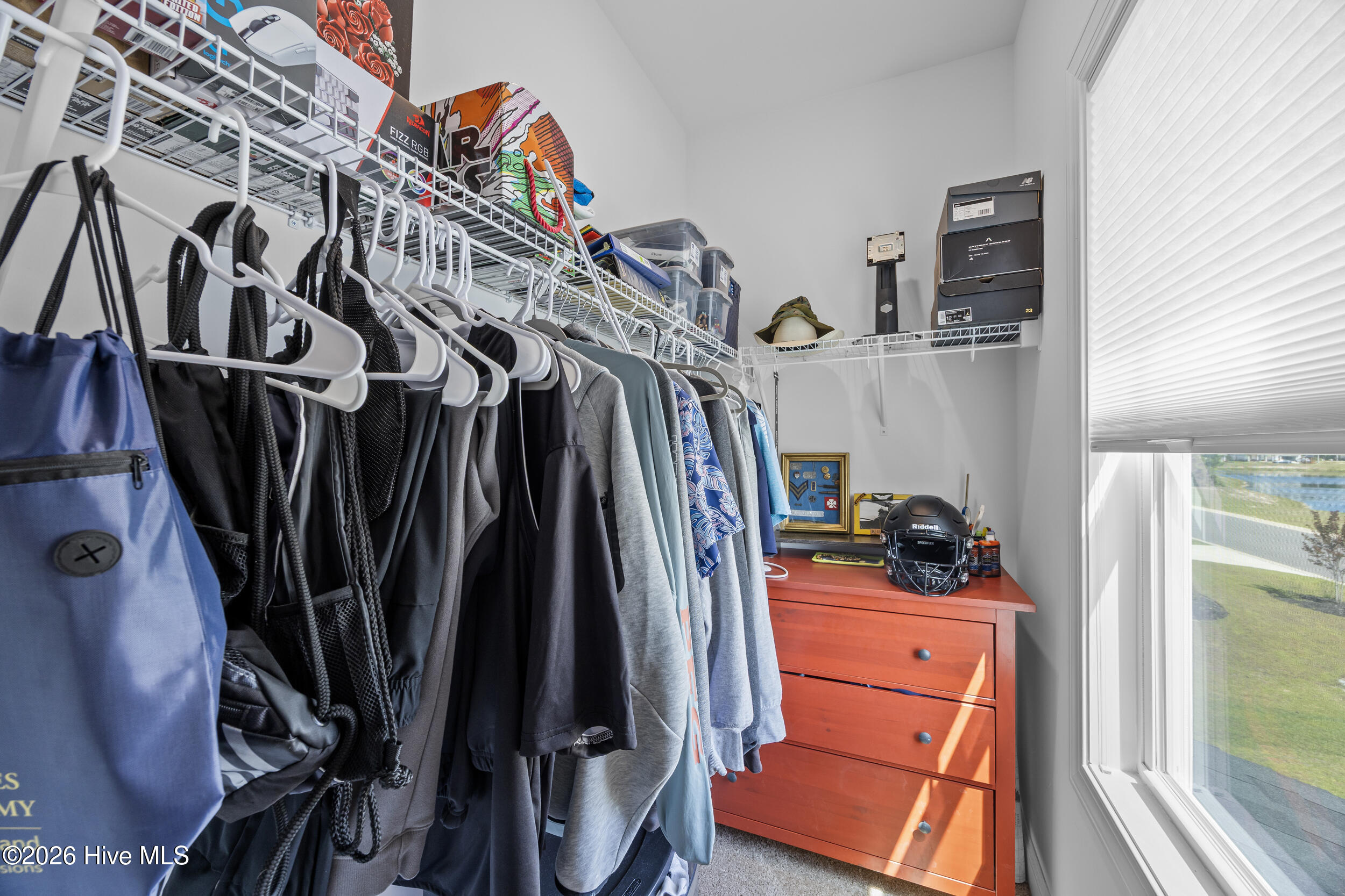 100570298 | Photo 36