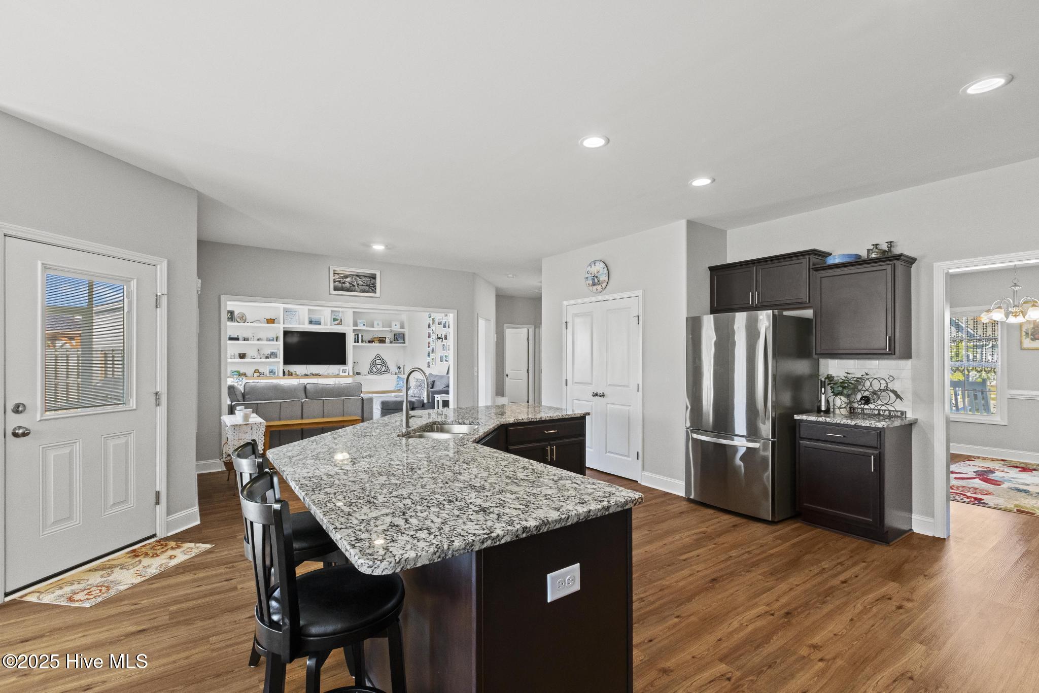 100528220 | Photo 19