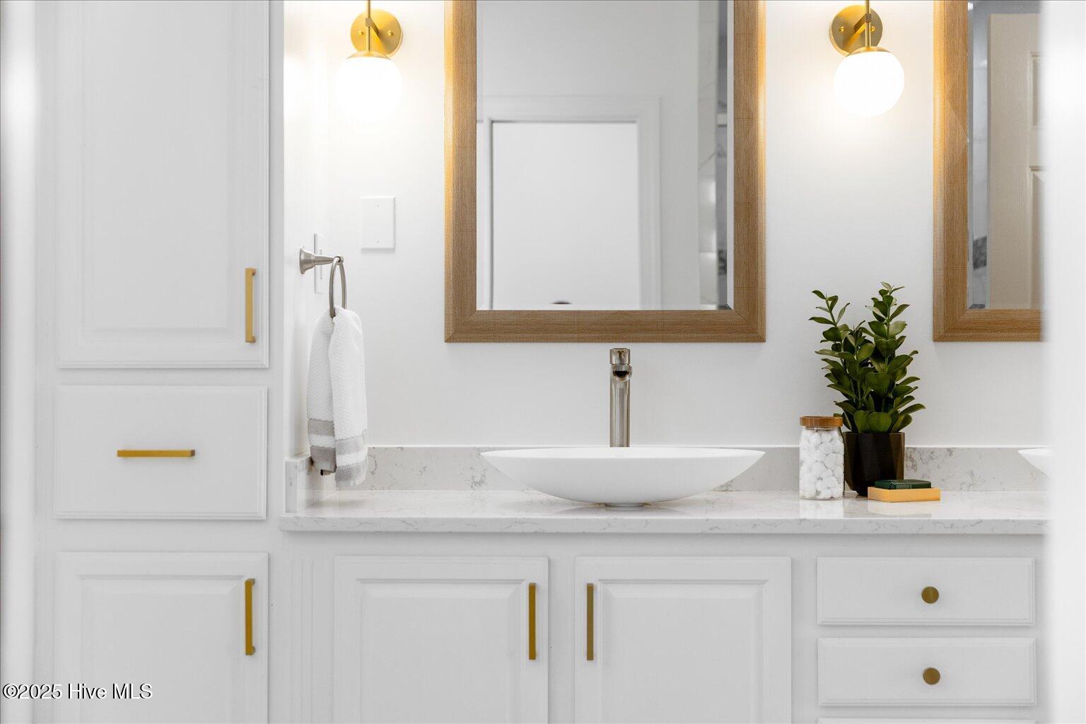 100539645 | Photo 43