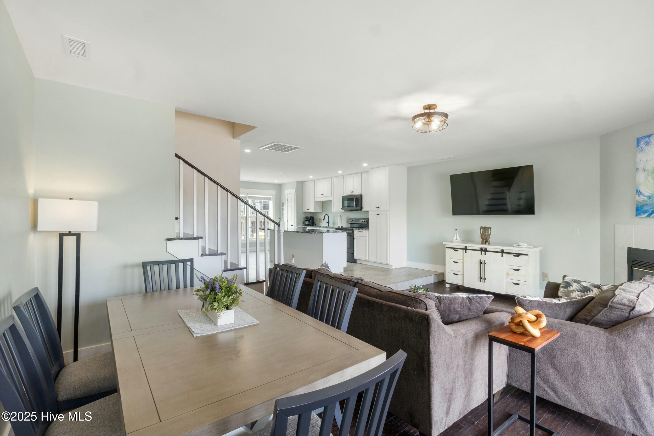 100552932 | Photo 13