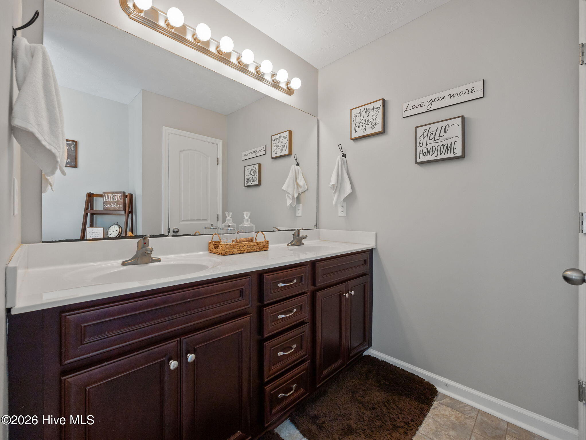 100566701 | Photo 38