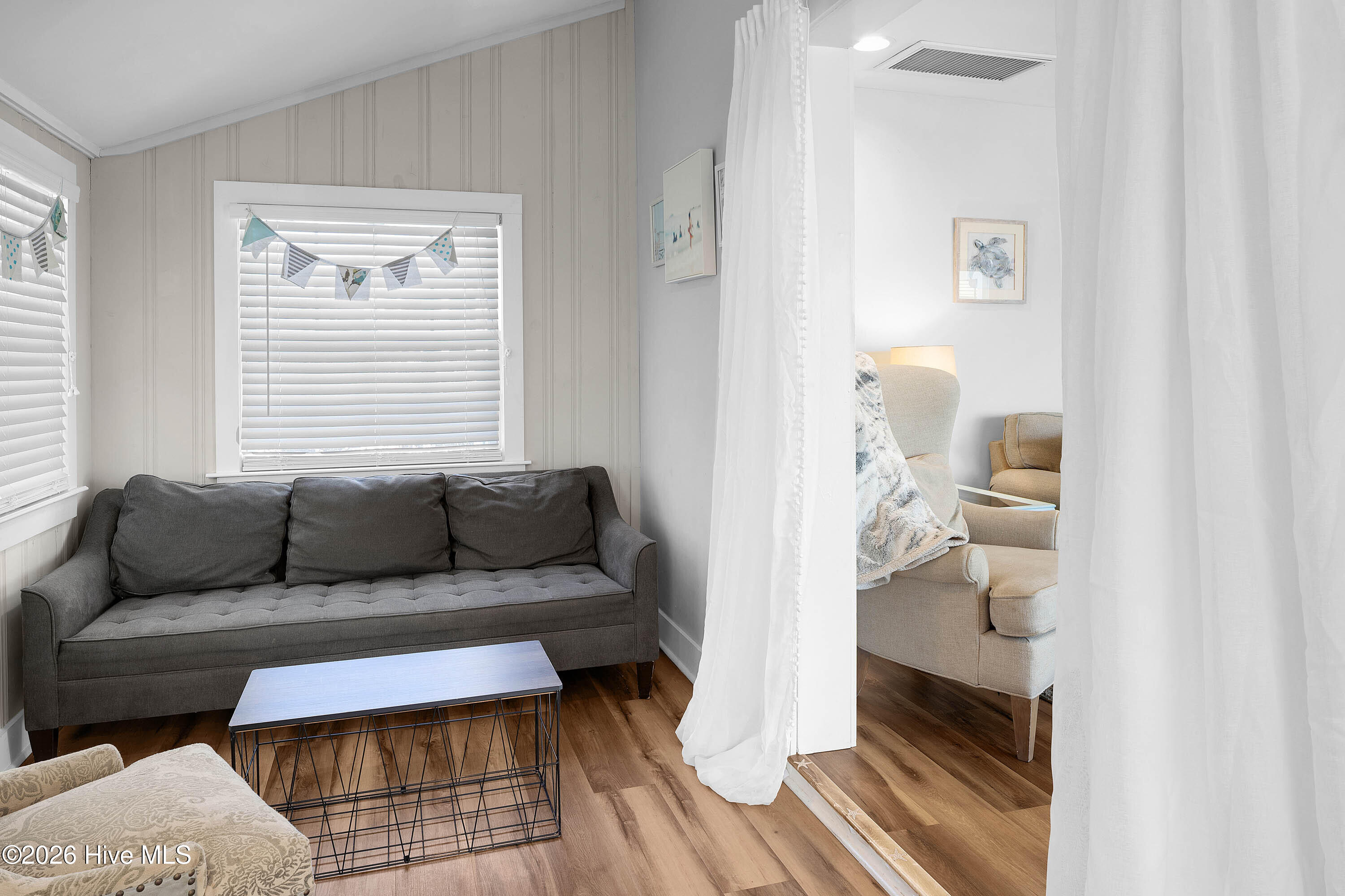 100550780 | Photo 19