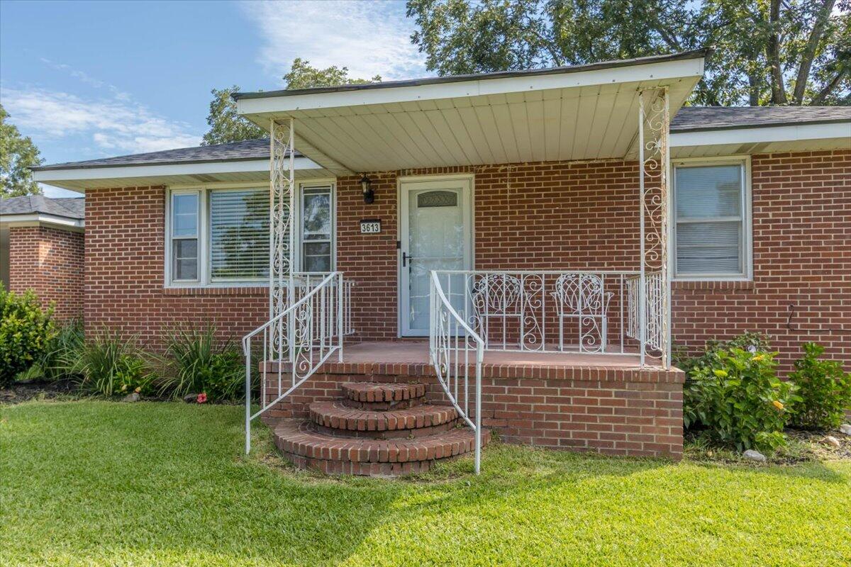 Homes for sale in Martinez, GA | 3613 Lake Shore Dr, Martinez, GA 30907 | MLS# 545990